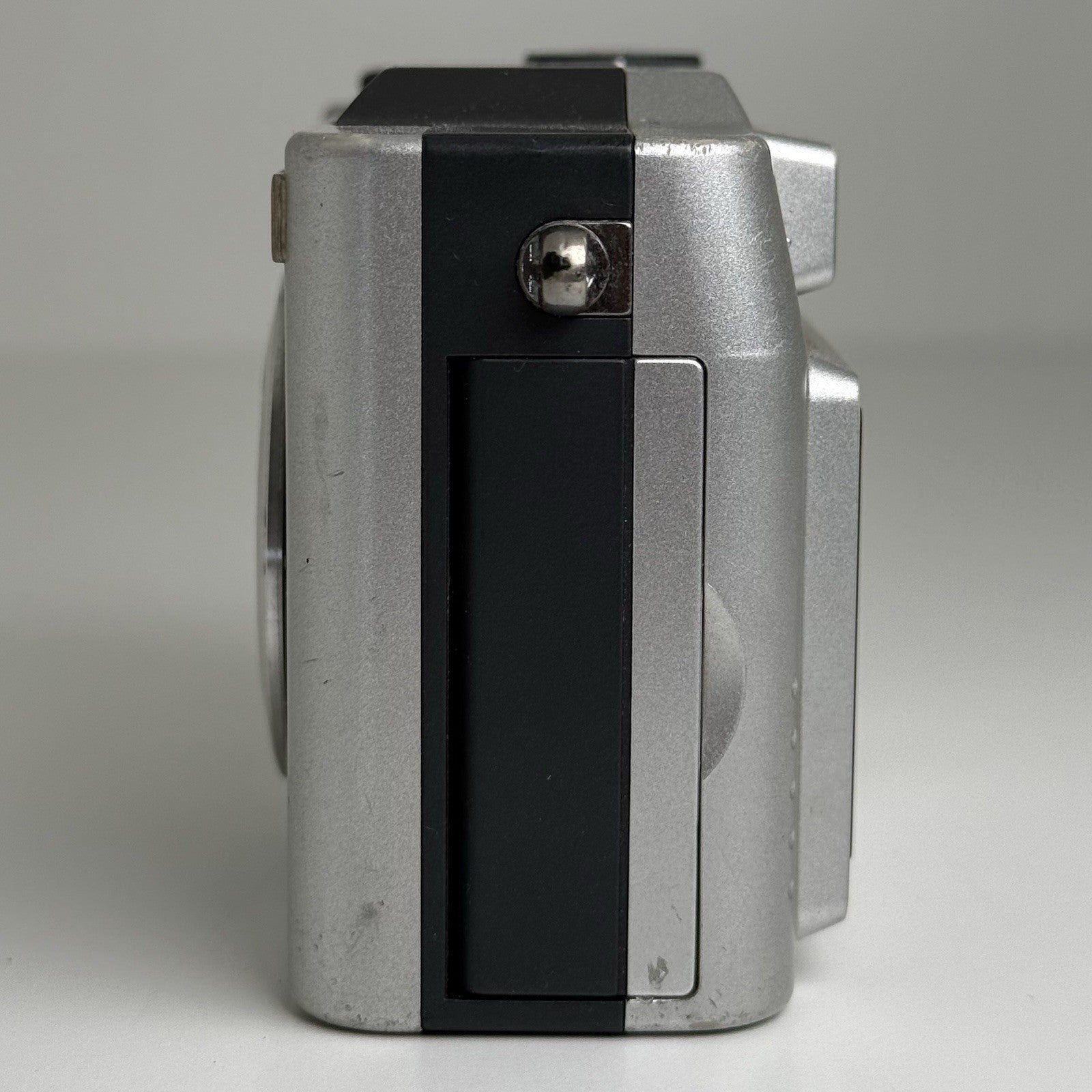 Panasonic Lumix DMC-LC20 2.0MP Compact Digital Camera Silver FOR PARTS!