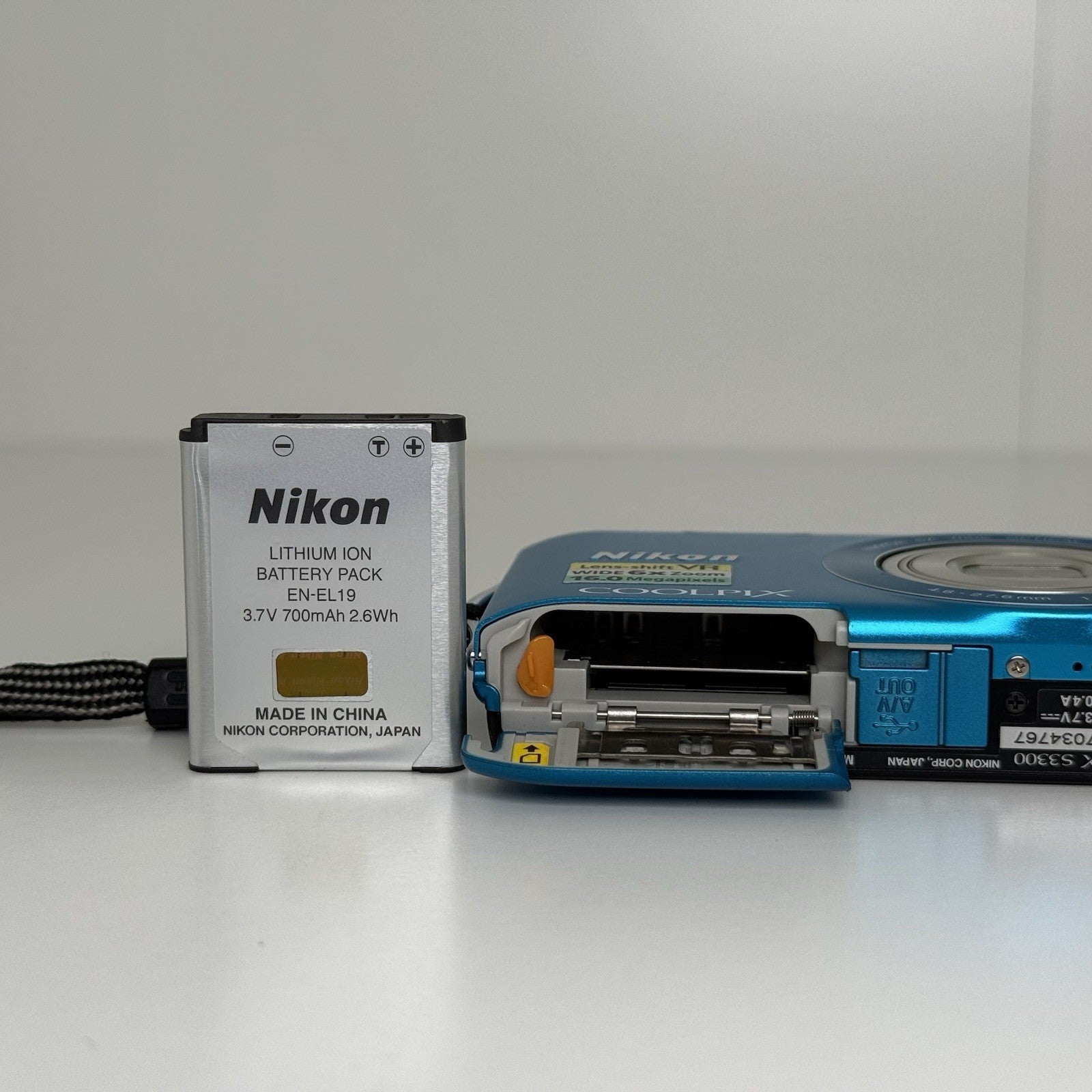 Nikon Coolpix S3300 Blue Teal Compact Digital Camera