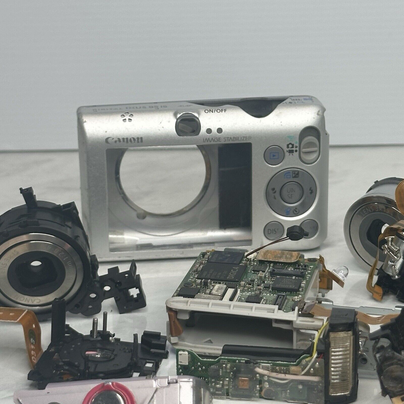 Canon IXUS 95 IS Digital Camera PARTS ONLY