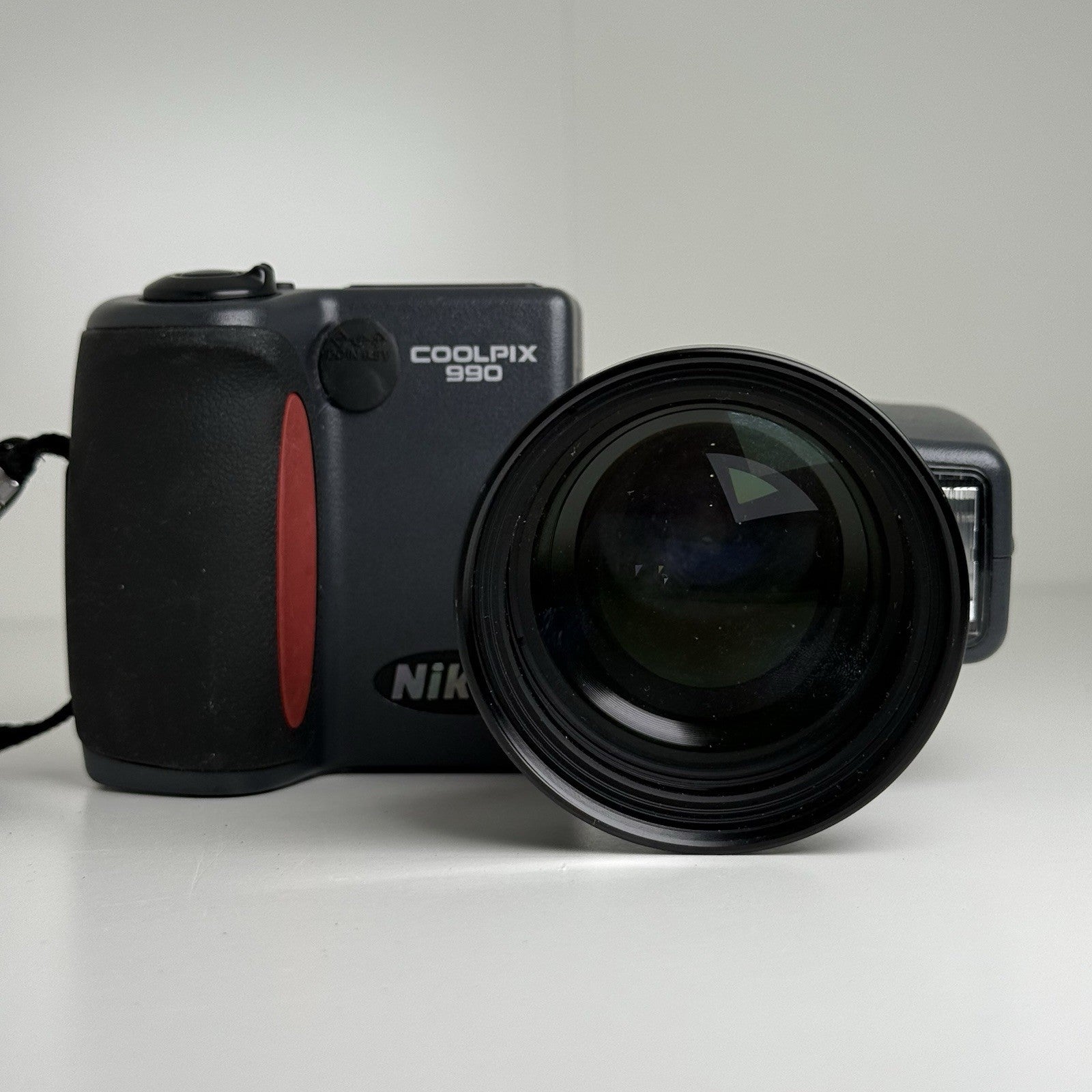 Nikon Coolpix E990 Grey Digital Camera + Tele Converter TC-E2 2x