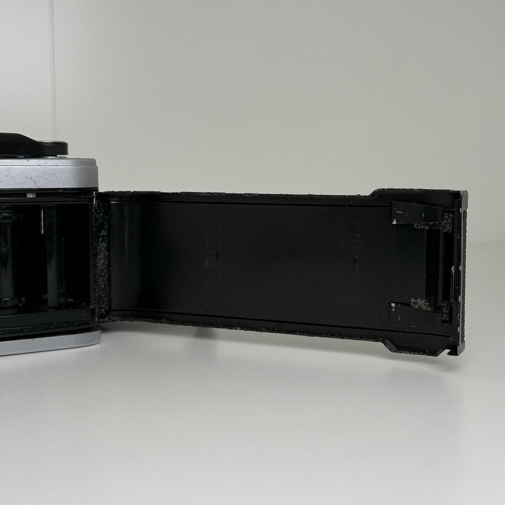 Olympus OM10 35mm Film SLR Camera w/ Olympus 50mm f1.8 Lens