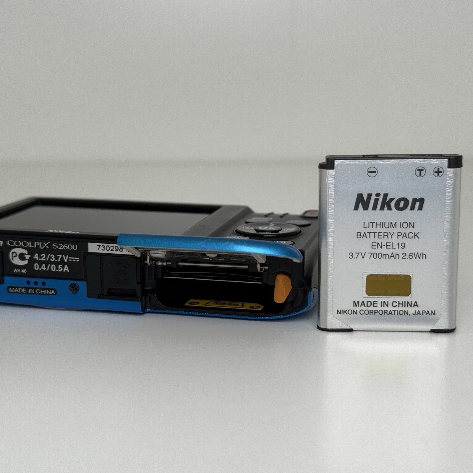 Nikon Coolpix S2600 Blue Compact Digital Camera