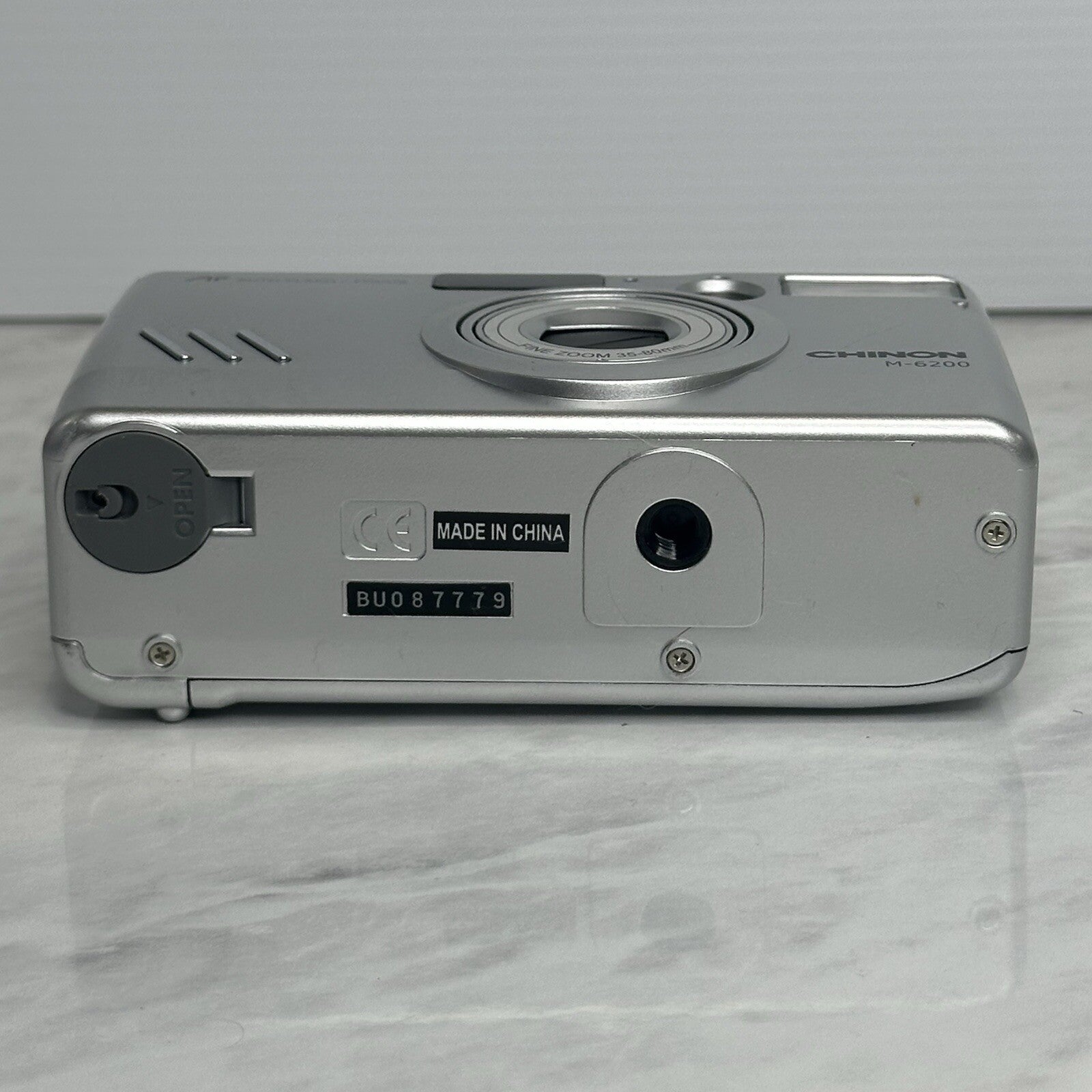 Chinon M-6200 35mm Film Silver Camera