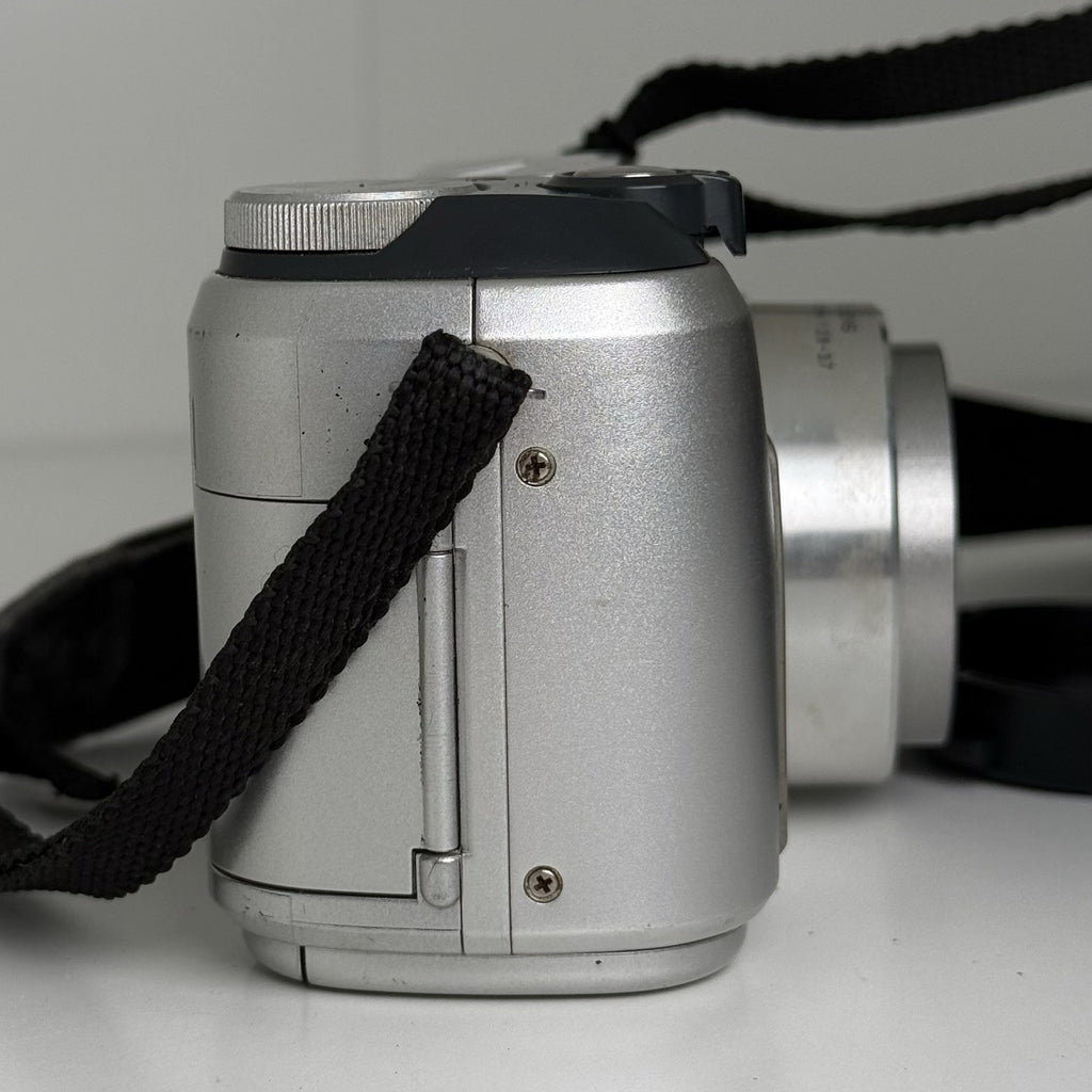Olympus Camedia C-740 Ultra Zoom Silver Compact Digital Camera
