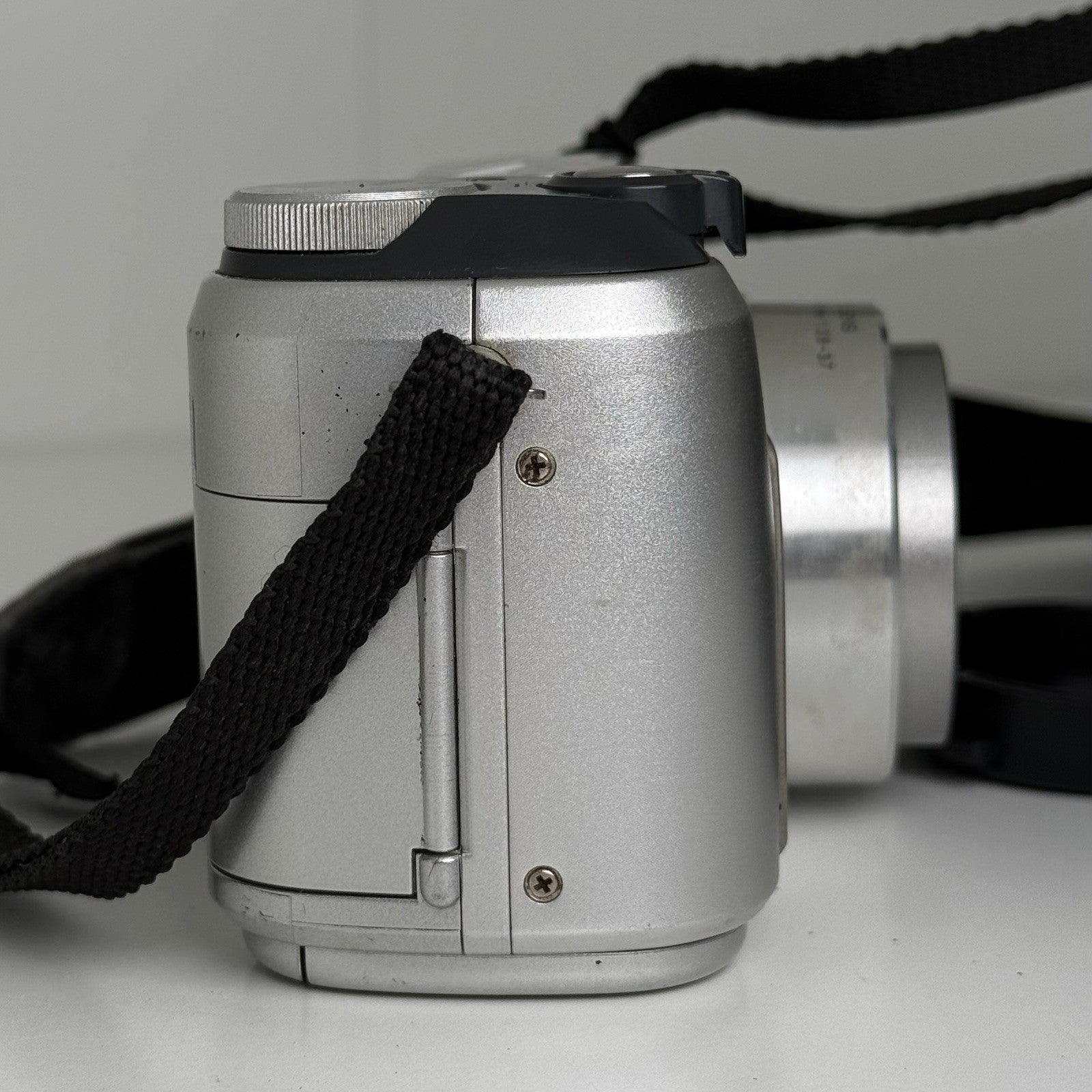 Olympus Camedia C-740 Ultra Zoom Silver Compact Digital Camera