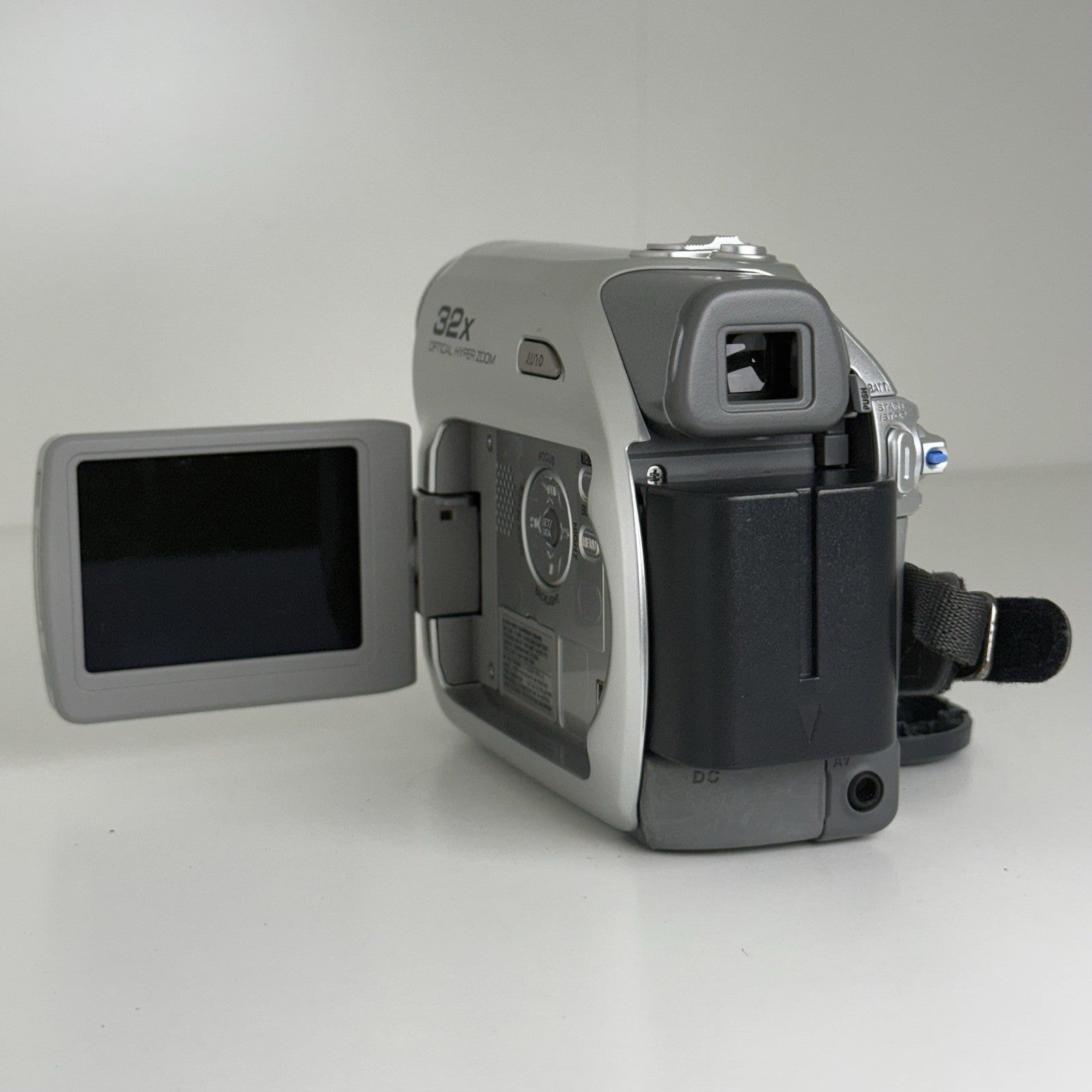 JVC GR-D370AA MiniDV Camcorder with Battery UNTESTED!