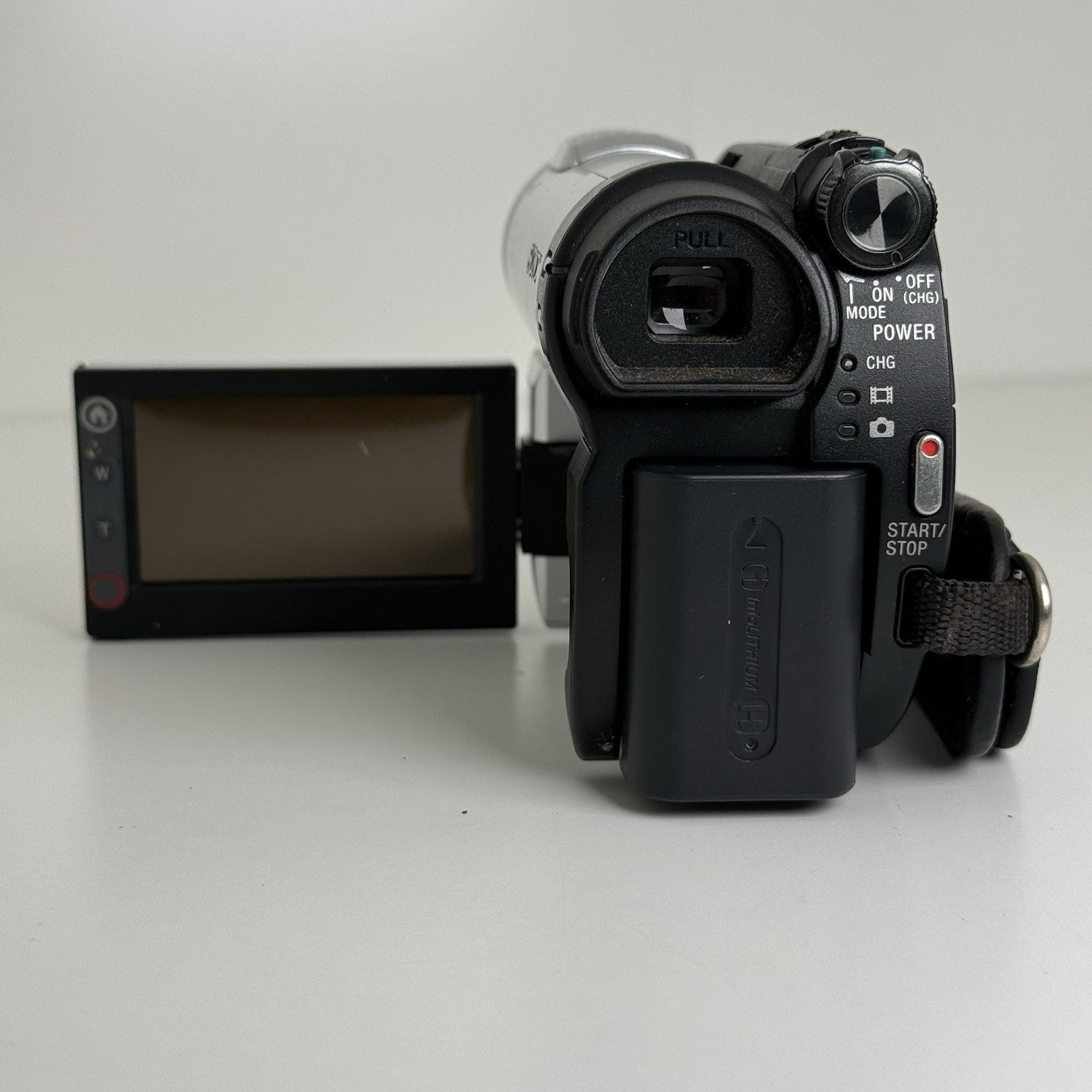 Sony Handycam DCR-DVD610 Mini DVD Camcorder Camera w/ Battery