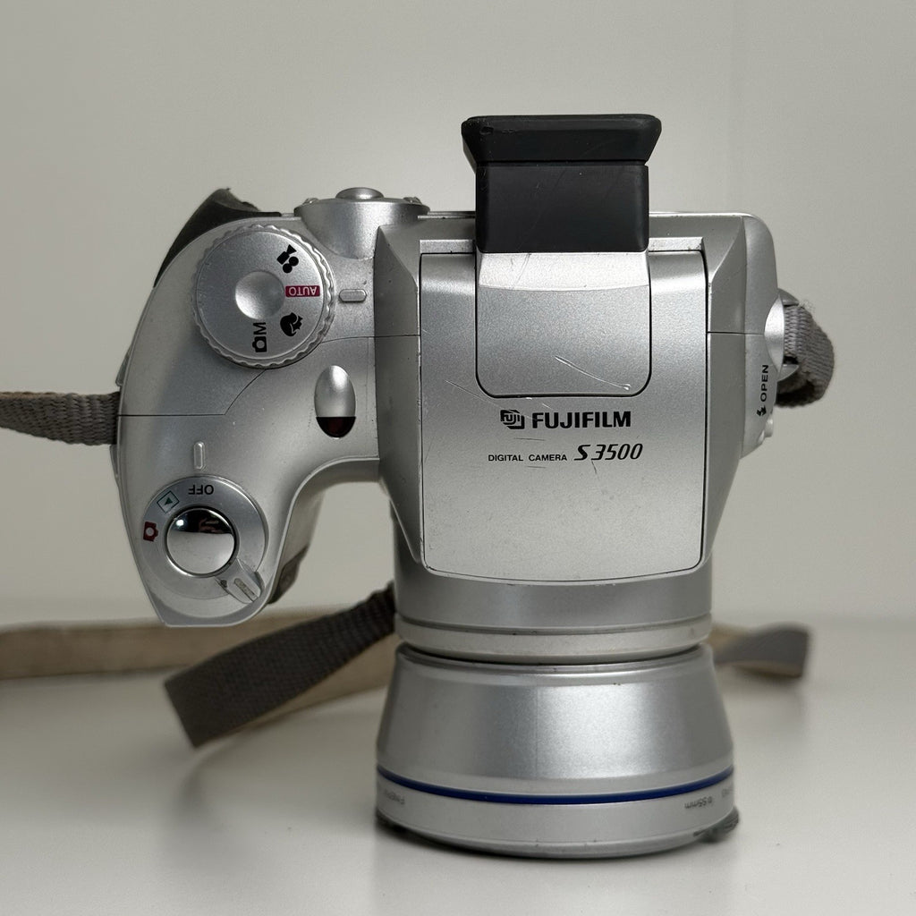 Fujifilm Finepix S3500 Silver Compact Digital Camera