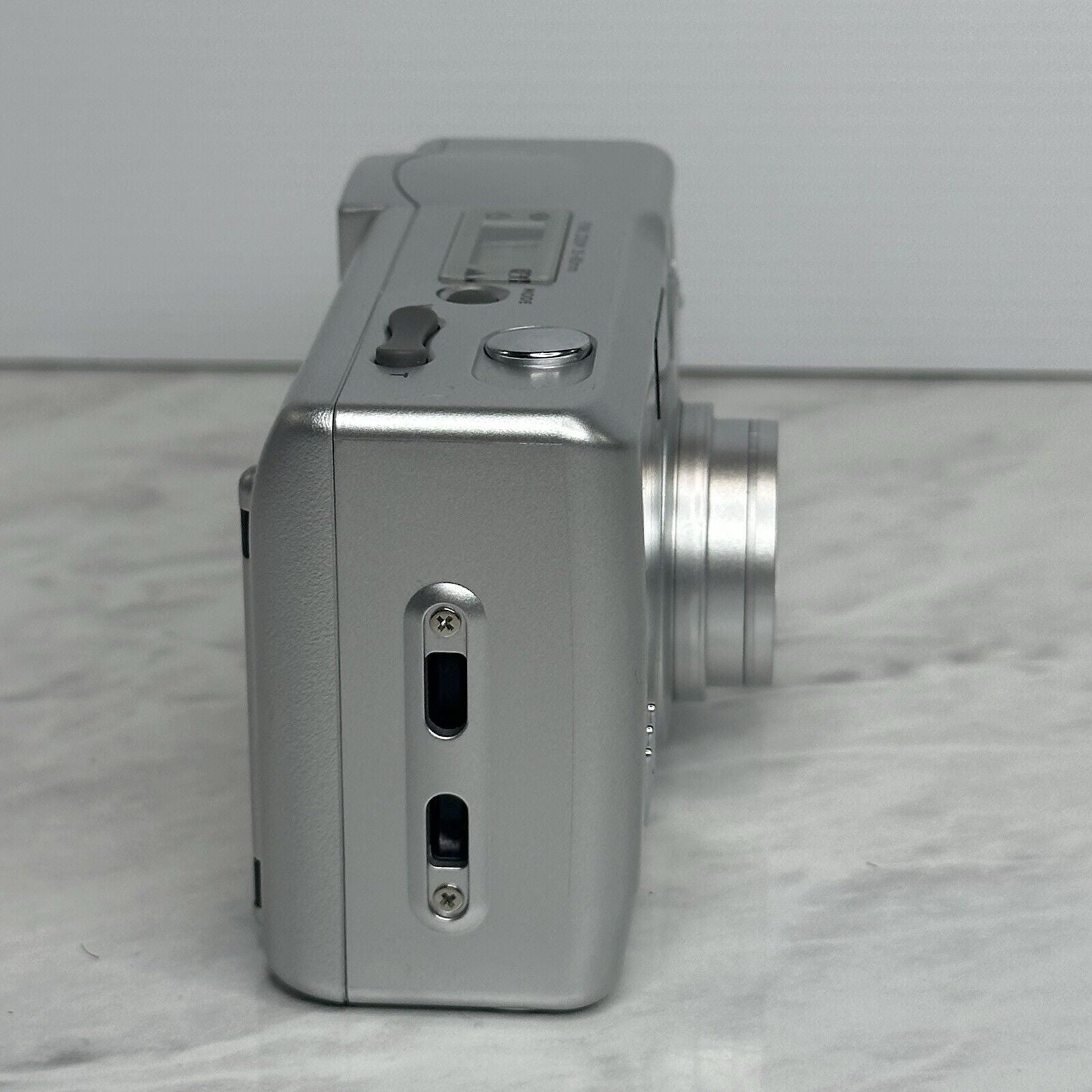Chinon M-6200 35mm Film Silver Camera