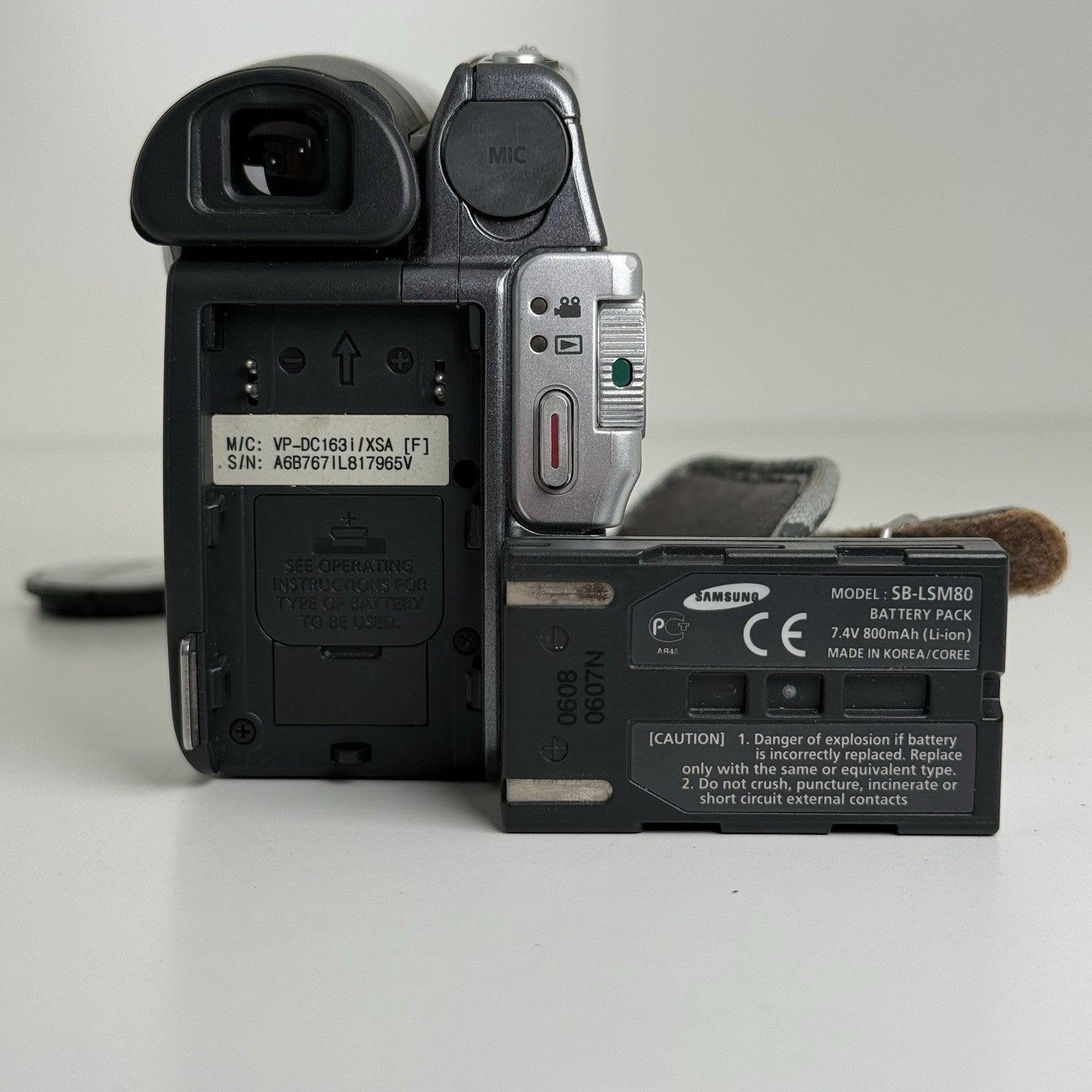 Samsung VP-DC163i Digital DVD-R/RW Camcorder Video Camera with Battery