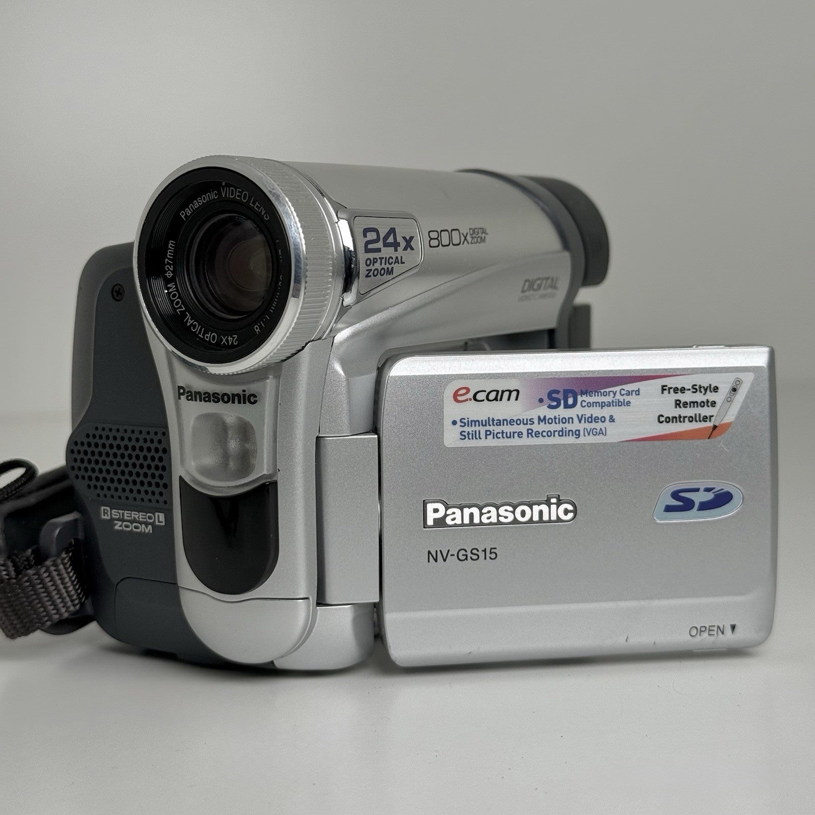 Panasonic NV-GS15 MiniDv Digital Camcorder w/ Battery & Charger