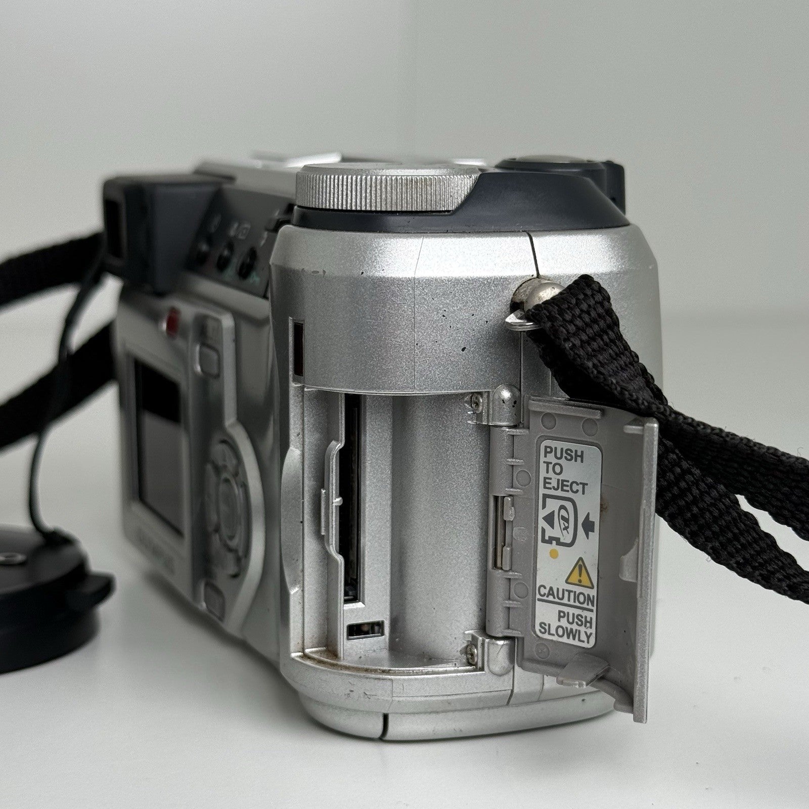 Olympus Camedia C-740 Ultra Zoom Silver Compact Digital Camera