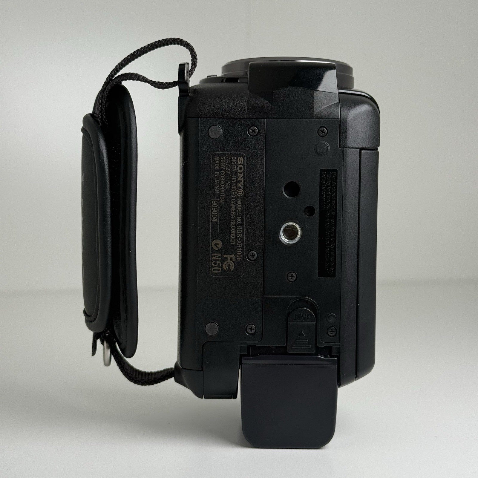 Sony HandyCam HDR-XR100E Black Compact FHD Camcorder Video Camera