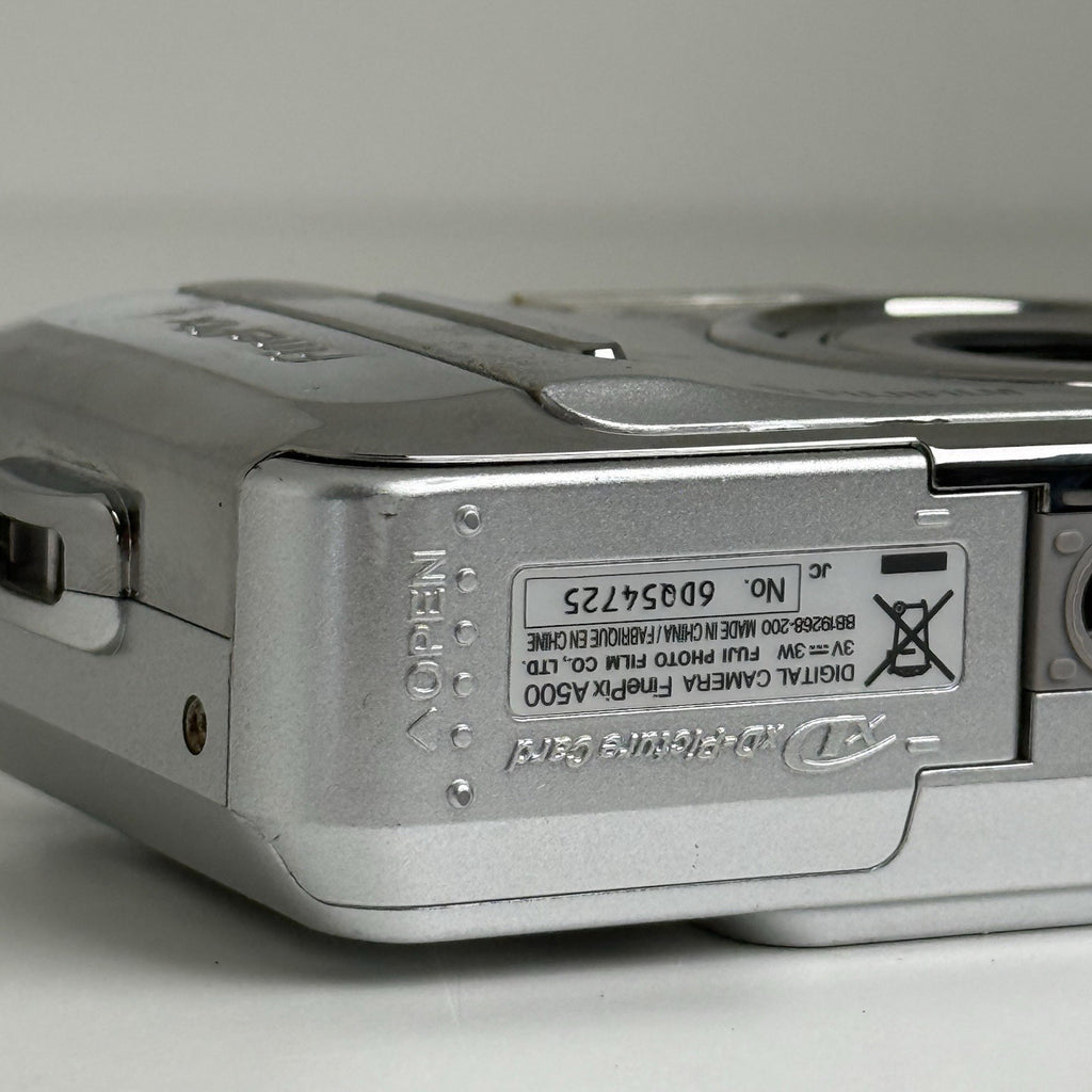 Fujifilm Finepix A500 Silver Compact Digital Camera UNTESTED FOR PARTS ONLY!