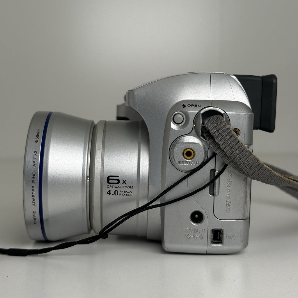 Fujifilm Finepix S3500 Silver Compact Digital Camera