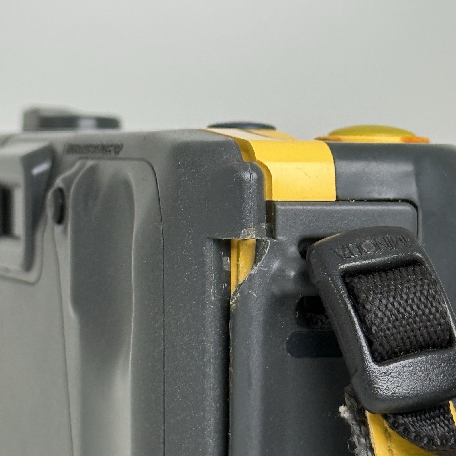 Minolta Weathermatic 35DL Waterproof 35mm Film Camera UNTESTED FOR PARTS ONLY!