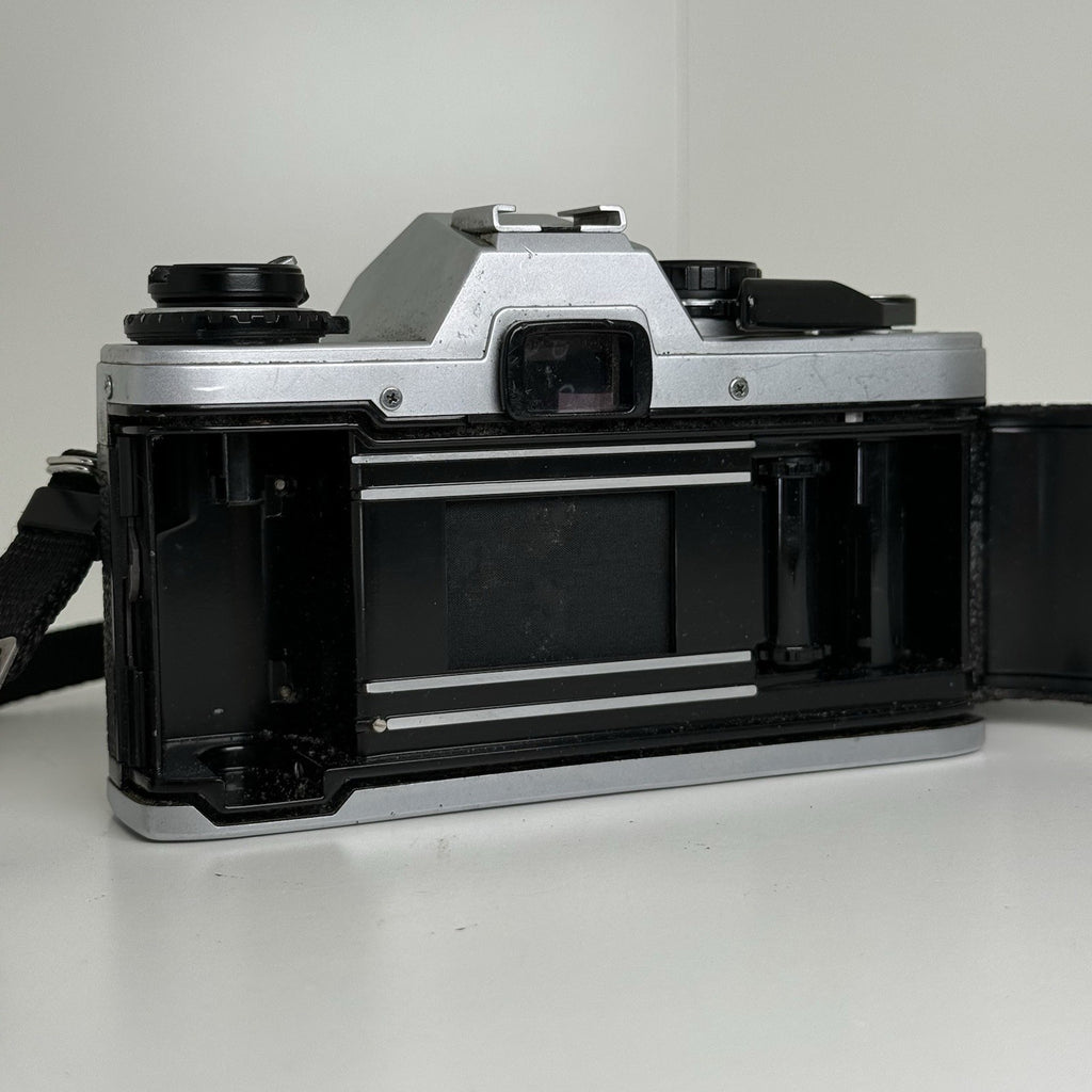 Olympus OM10 35mm Film SLR Camera w/ Olympus 50mm f1.8 Lens