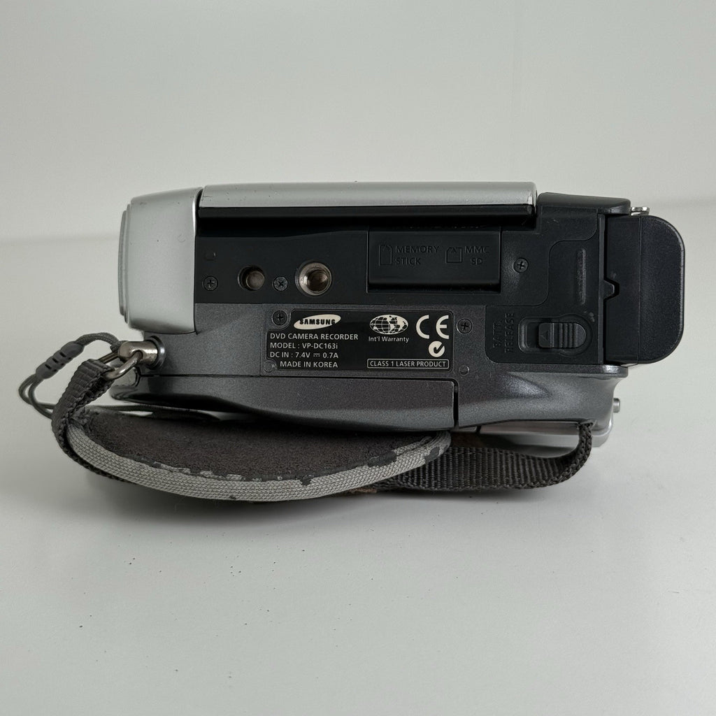Samsung VP-DC163i Digital DVD-R/RW Camcorder Video Camera with Battery