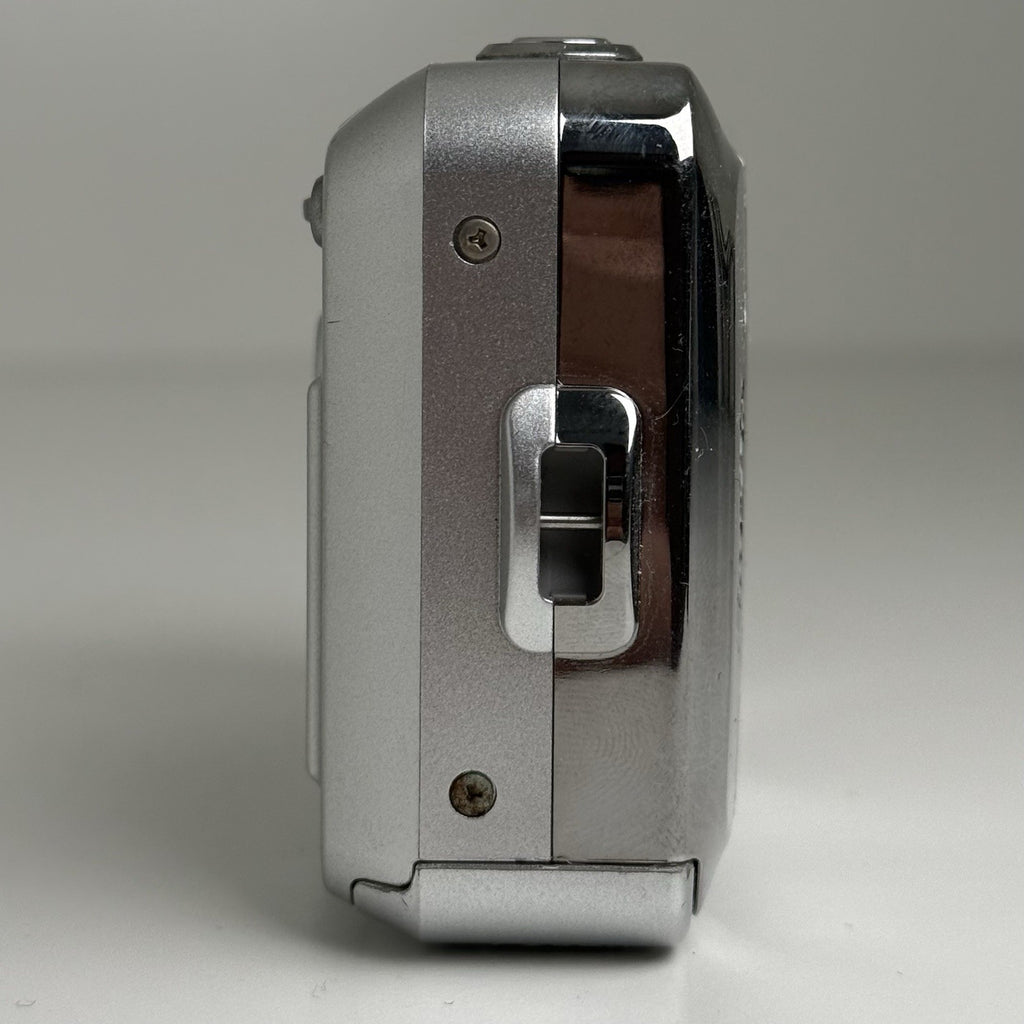 Fujifilm Finepix A500 Silver Compact Digital Camera UNTESTED FOR PARTS ONLY!