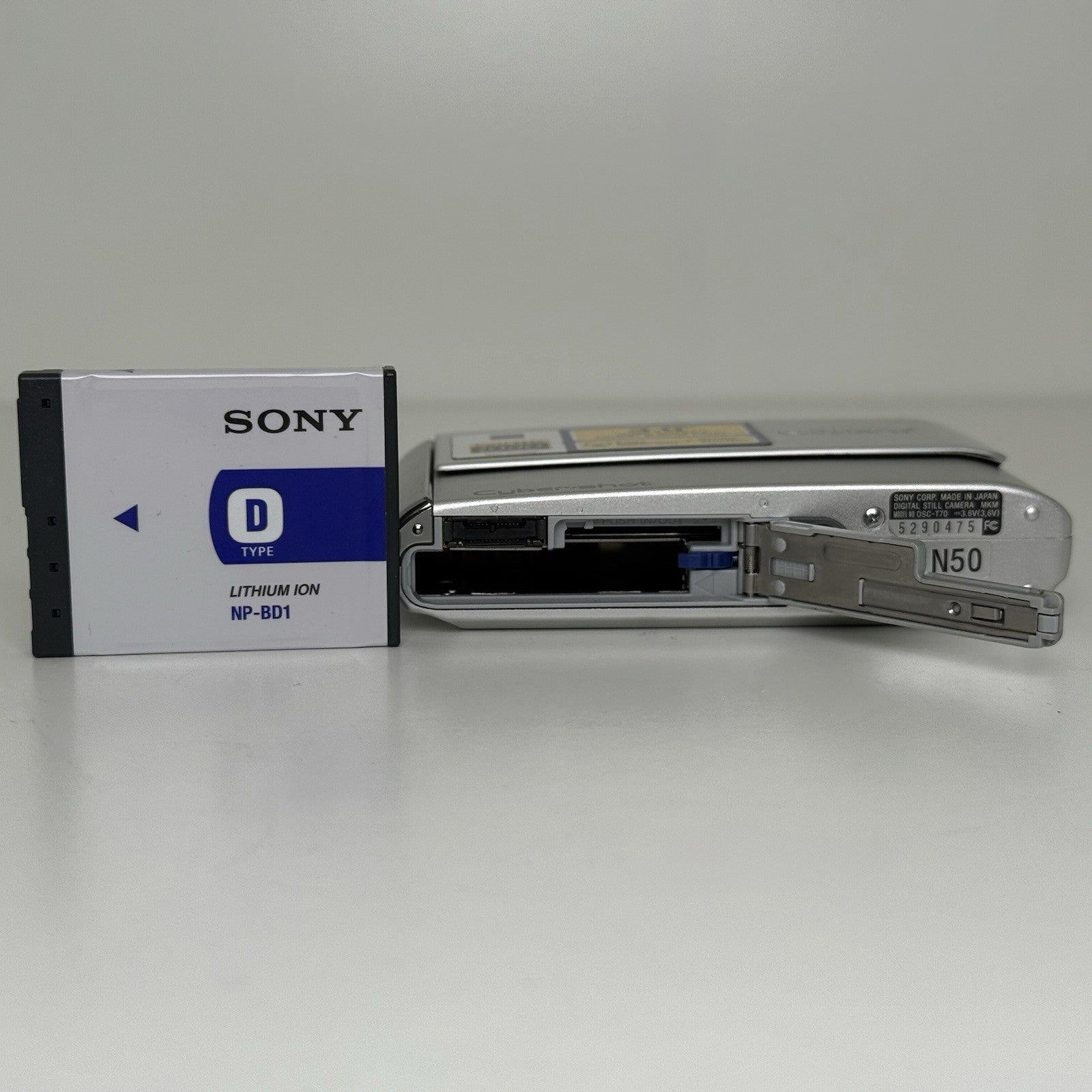 Sony CyberShot DSC-T70 Silver Compact Digital Camera
