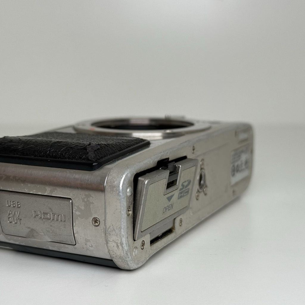 Olympus Pen E-P1 Silver Black Camera Body Only UNTESTED