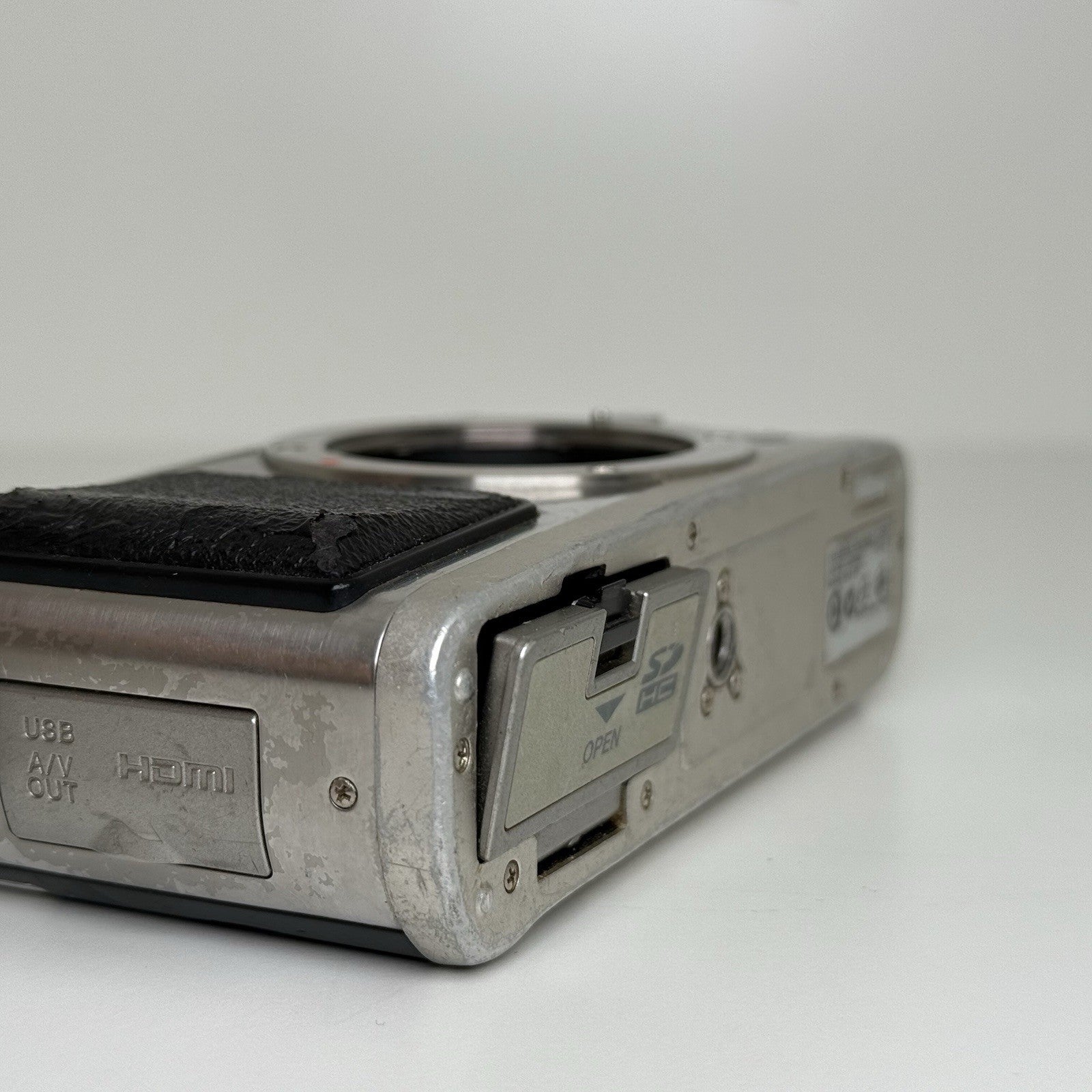 Olympus Pen E-P1 Silver Black Camera Body Only UNTESTED