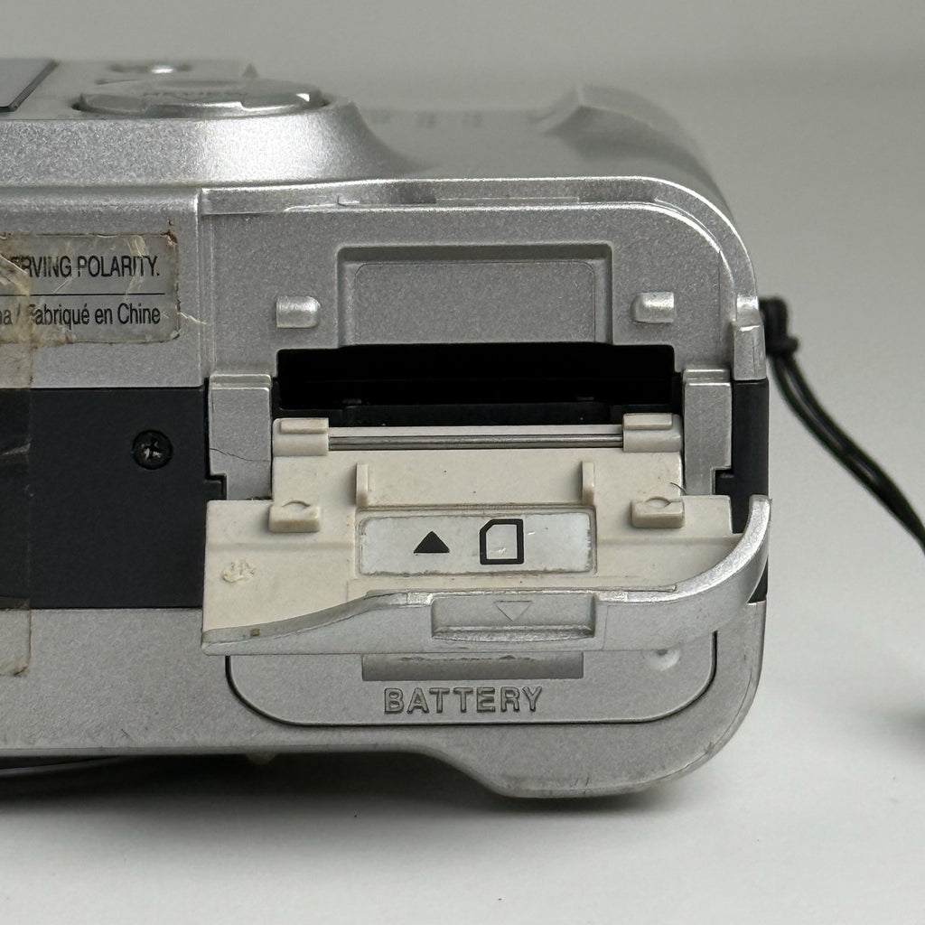 Panasonic Lumix DMC-LC20 2.0MP Compact Digital Camera Silver FOR PARTS!