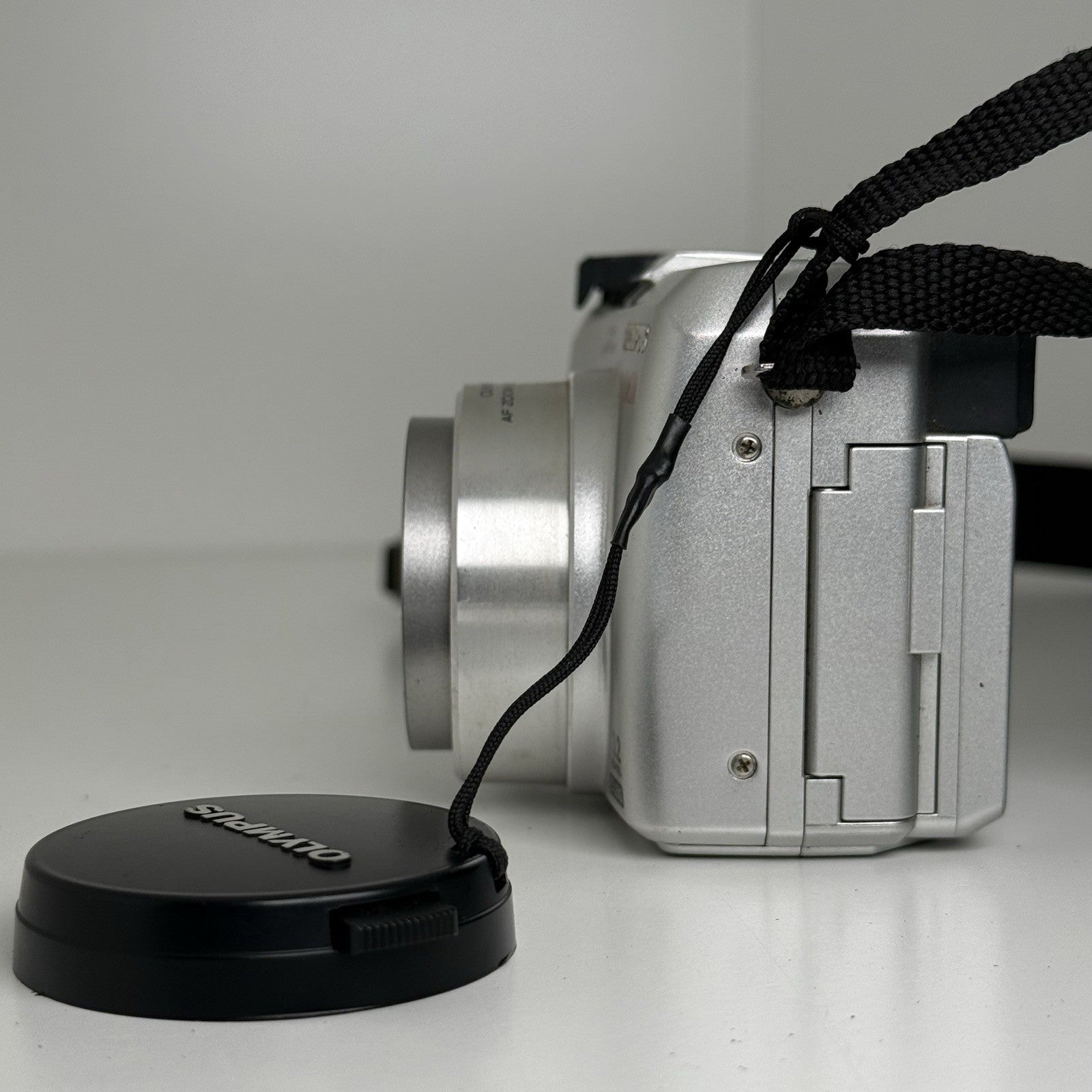 Olympus Camedia C-740 Ultra Zoom Silver Compact Digital Camera