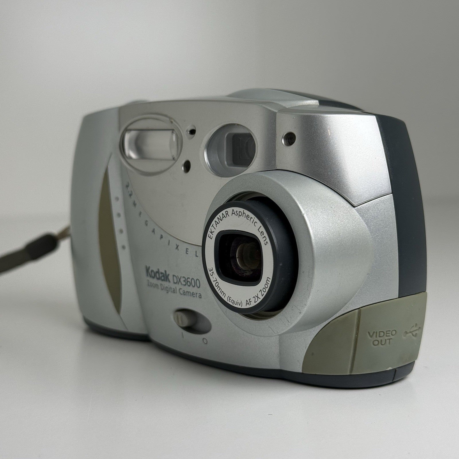 Kodak DX3600 Silver Compact Digital Camera + Case