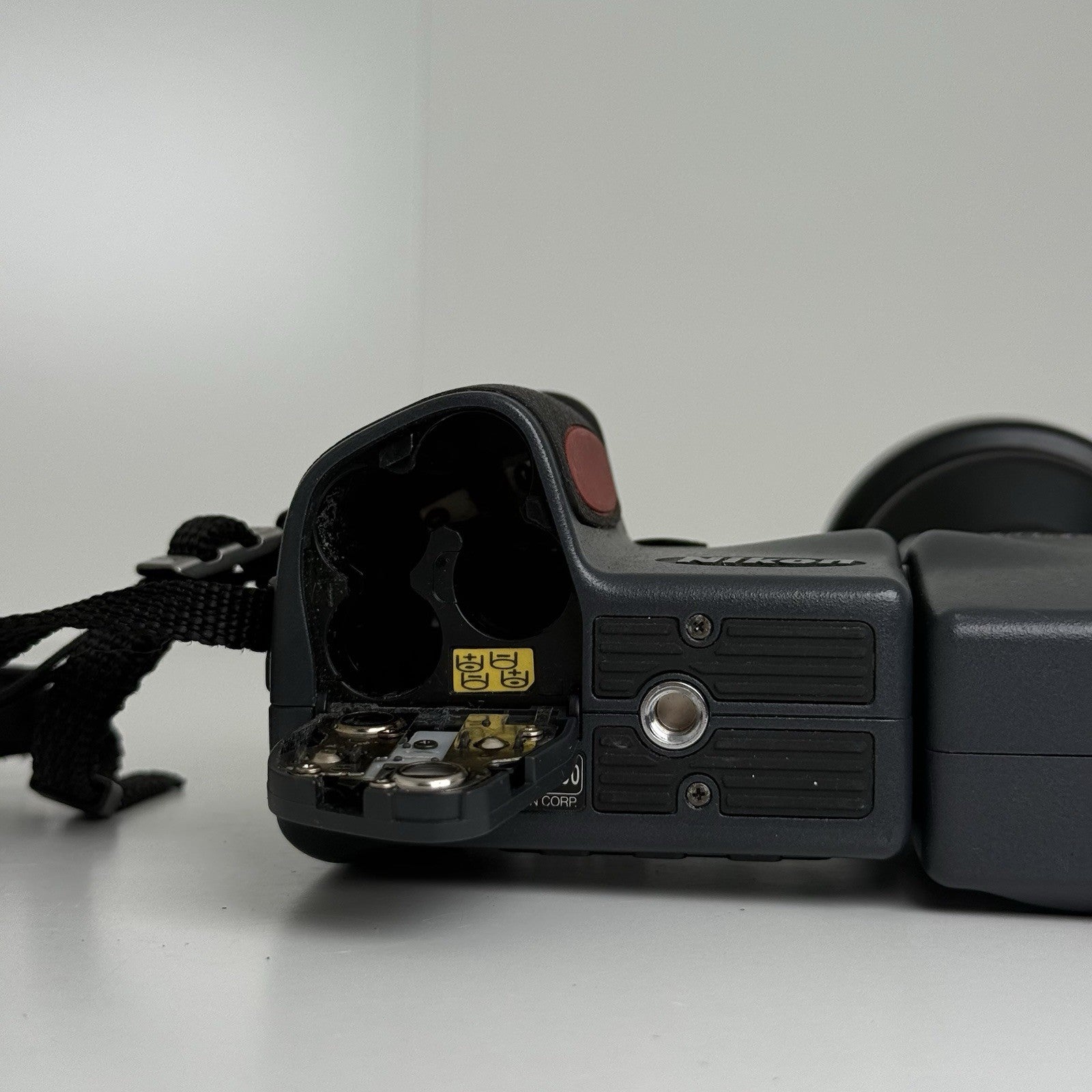 Nikon Coolpix E990 Grey Digital Camera + Tele Converter TC-E2 2x