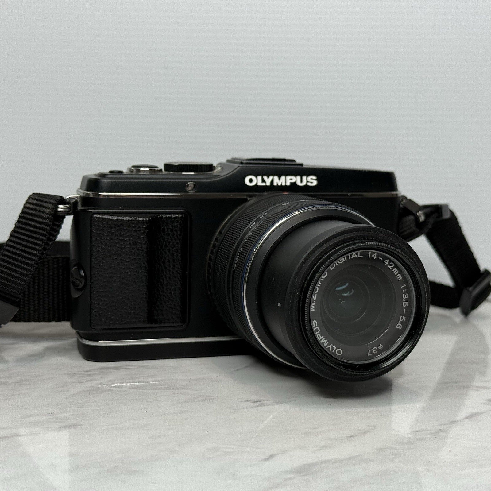 Olympus Pen E-P3 Black Mirrorless Camera + 14-42mm Camera Lens
