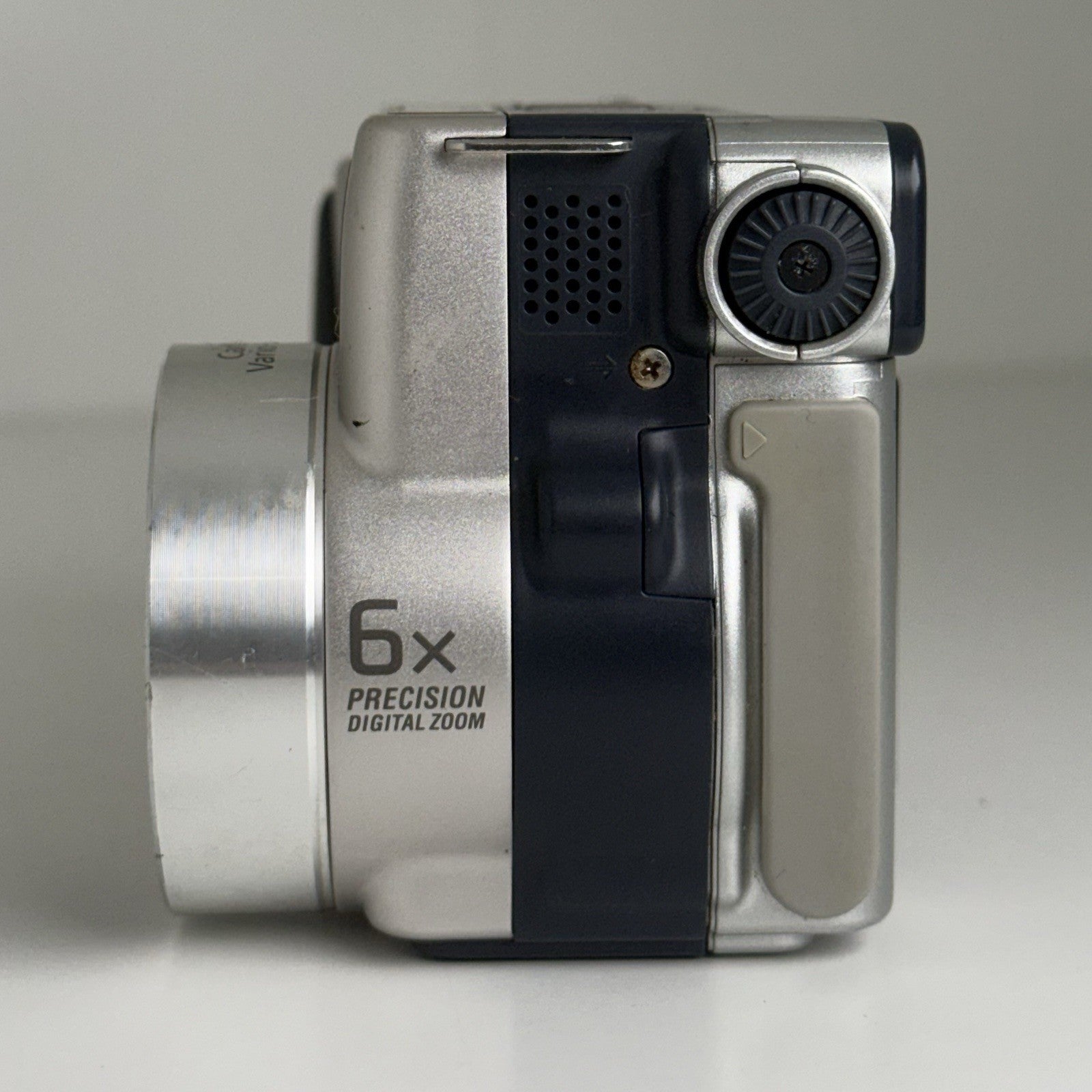 Sony CyberShot DSC-S70 Compact Digital Camera UNTESTED!