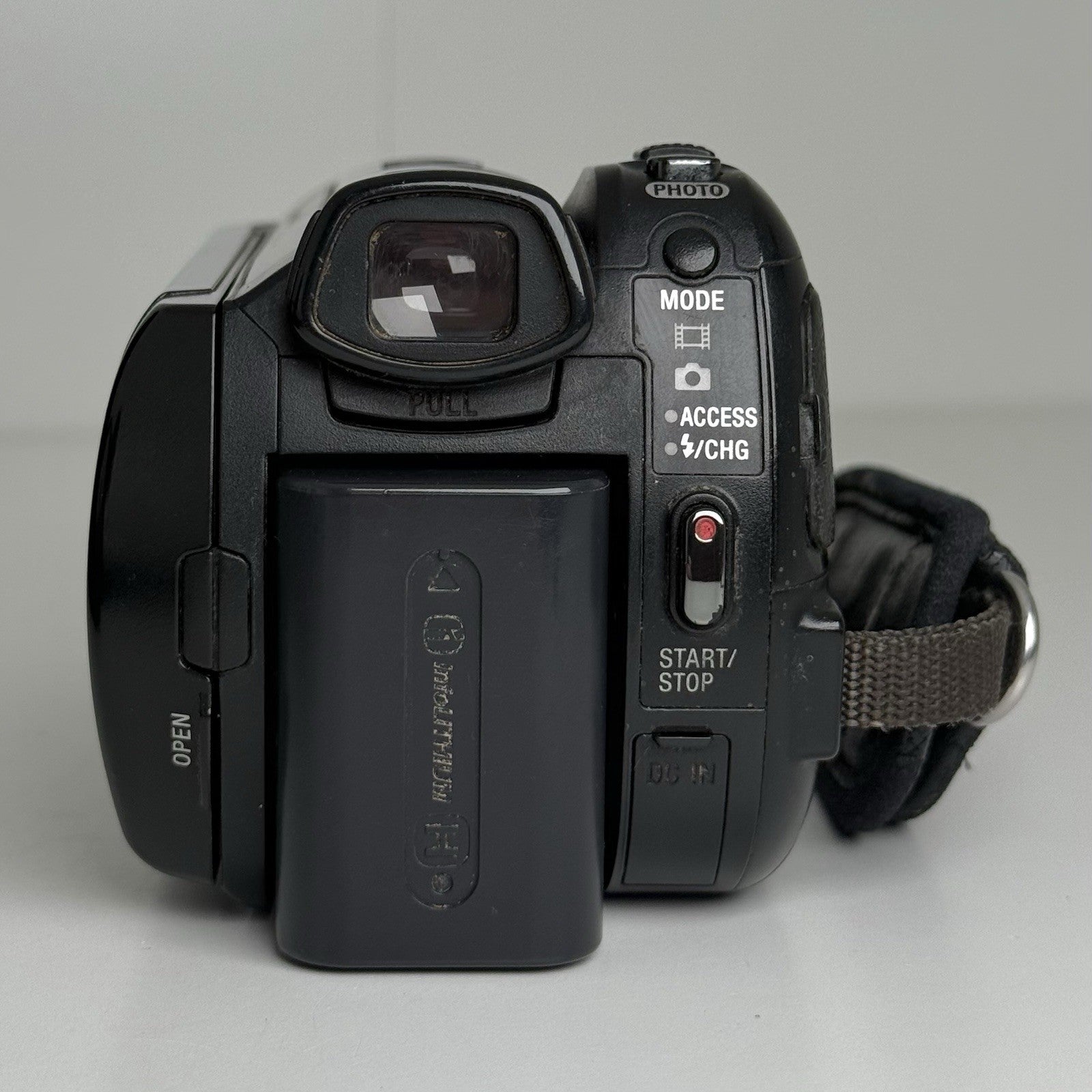 Sony Handycam HDR-XR500 Black Compact Camcorder + Accessories