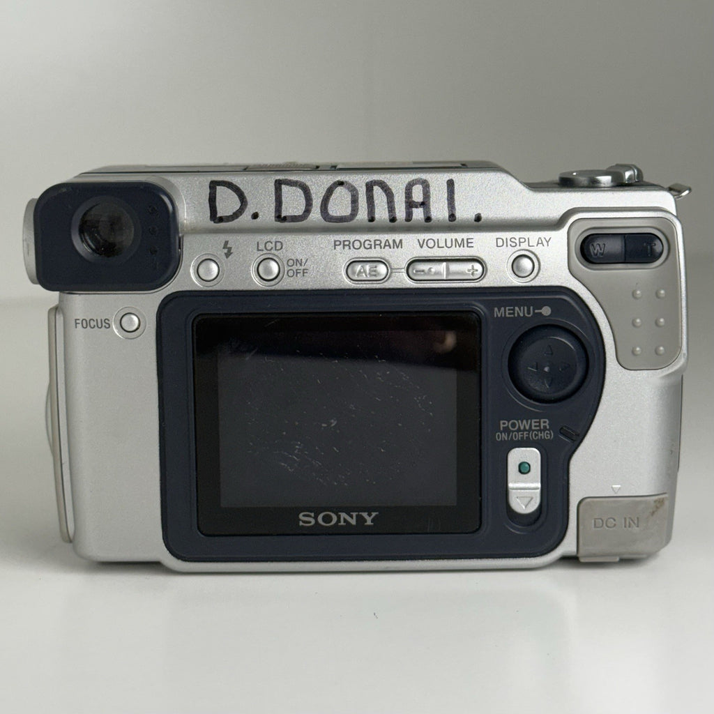 Sony CyberShot DSC-S70 Compact Digital Camera UNTESTED!