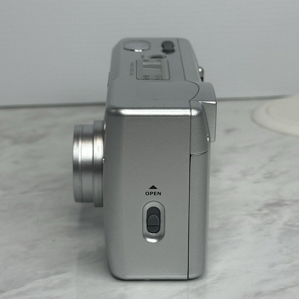 Chinon M-6200 35mm Film Silver Camera