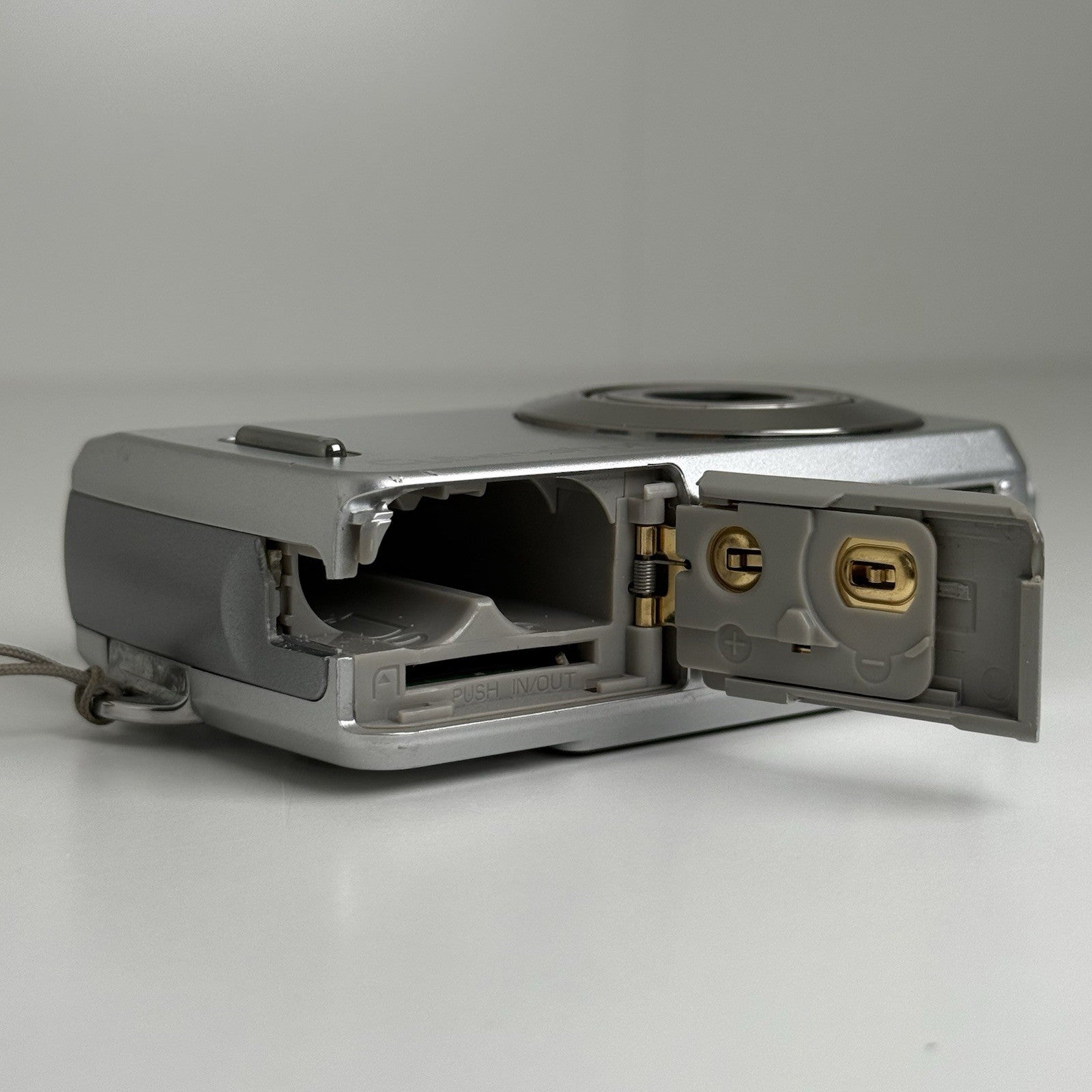 Sony Cybershot DSC-S500 Silver Compact Digital Camera FOR PARTS ONLY!