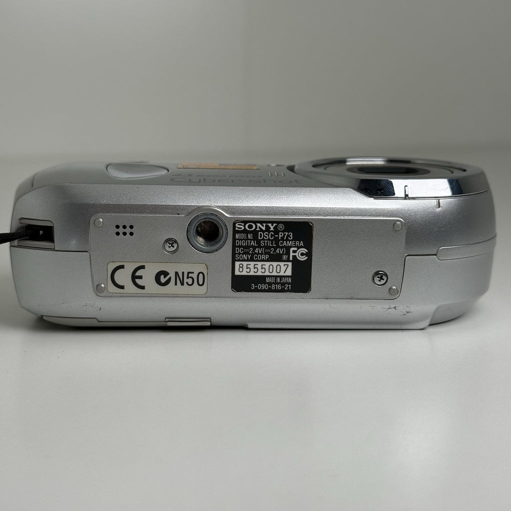 Sony Cybershot DSC-P73 Silver Compact Digital Camera FOR PARTS ONLY!