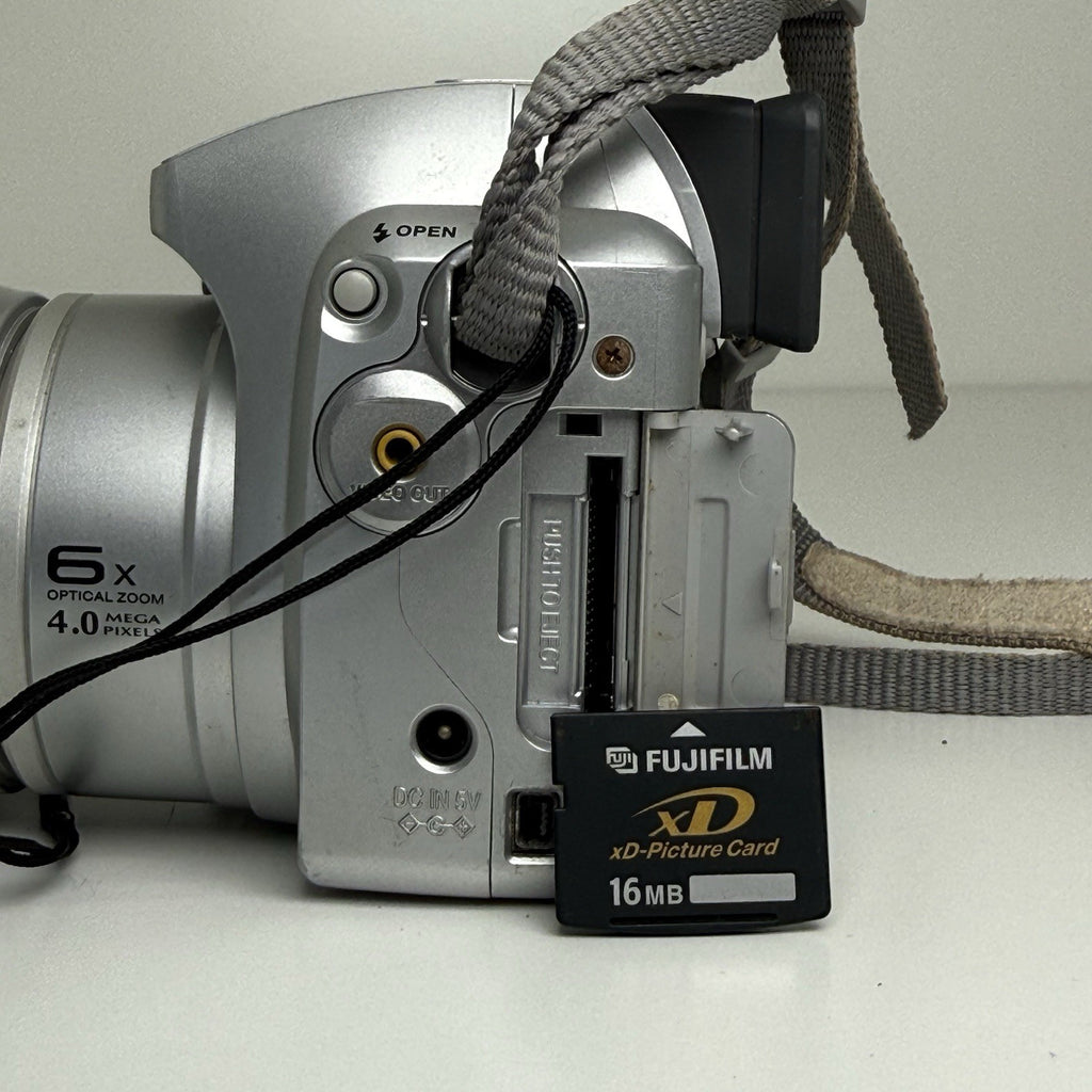 Fujifilm Finepix S3500 Silver Compact Digital Camera