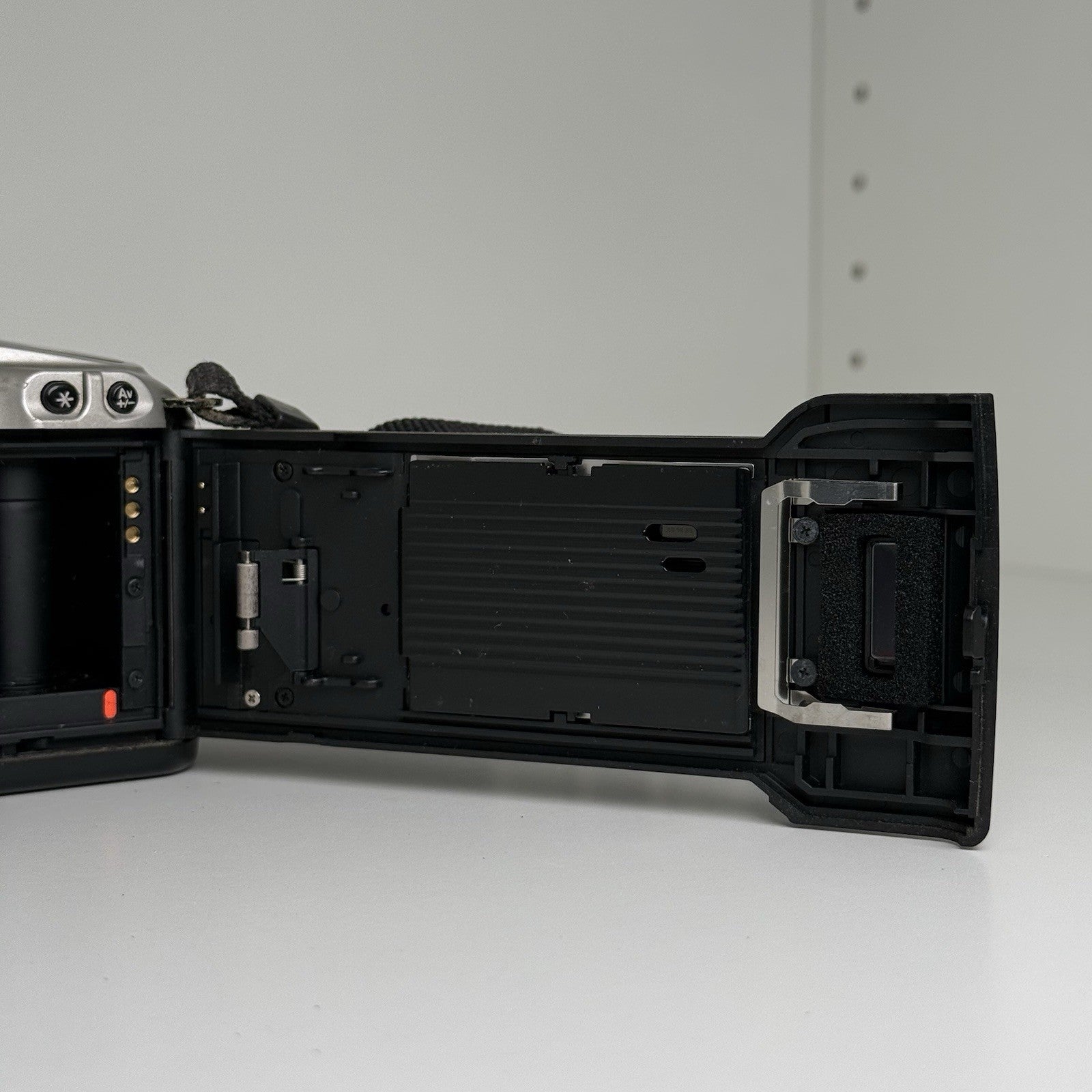 Canon EOS 500n 35mm SLR Film Camera Body Only