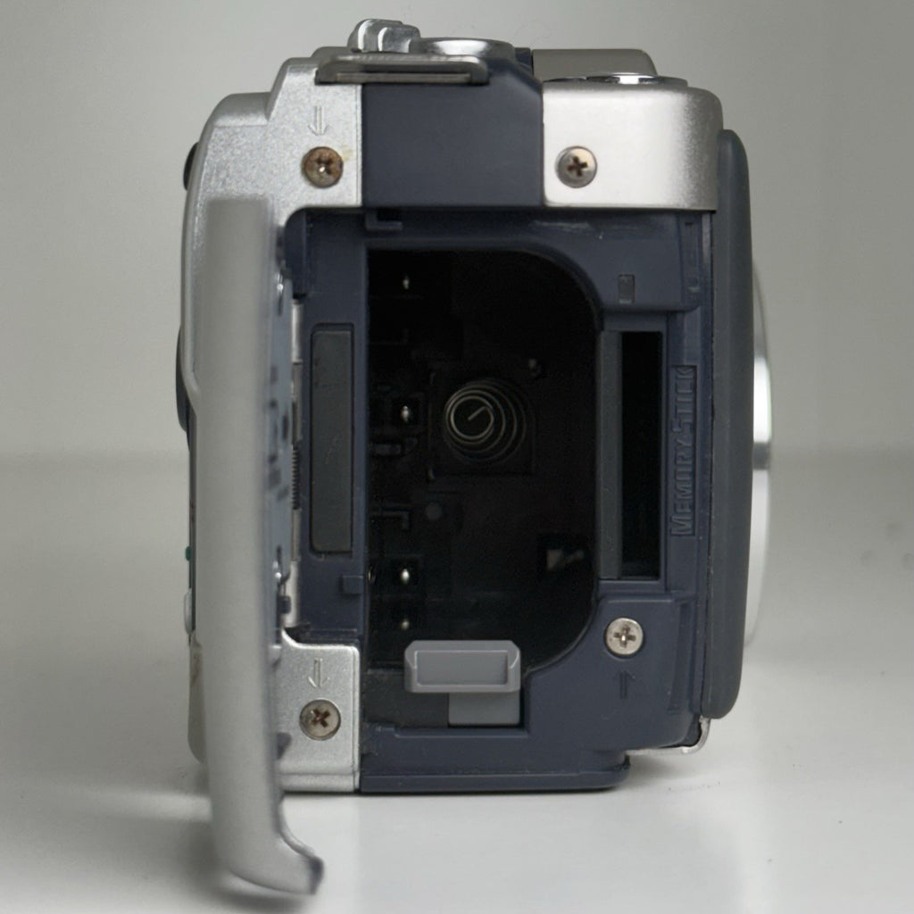 Sony CyberShot DSC-S70 Compact Digital Camera UNTESTED!