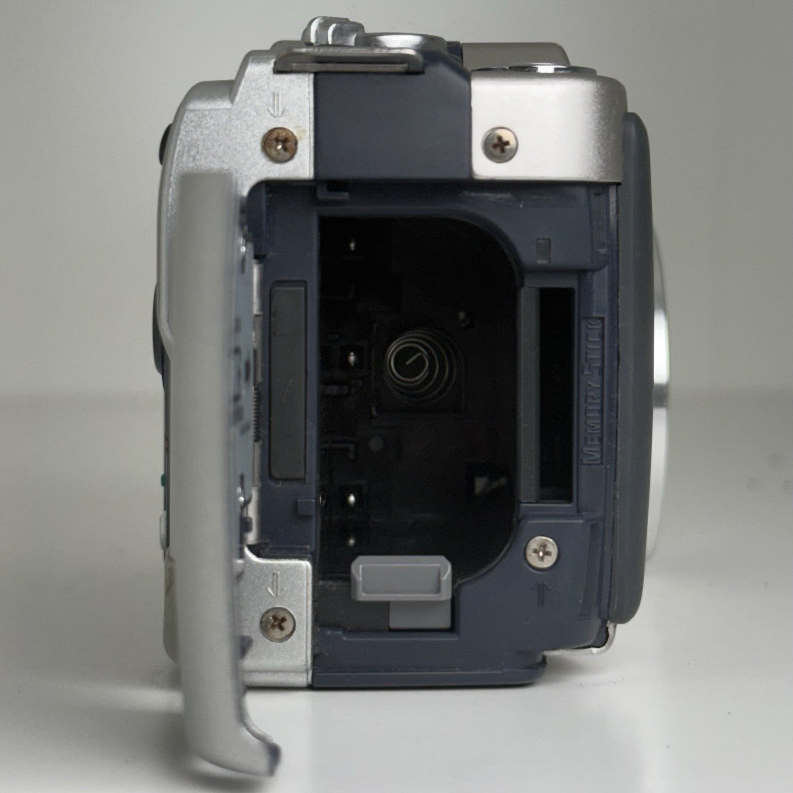 Sony CyberShot DSC-S70 Compact Digital Camera UNTESTED!