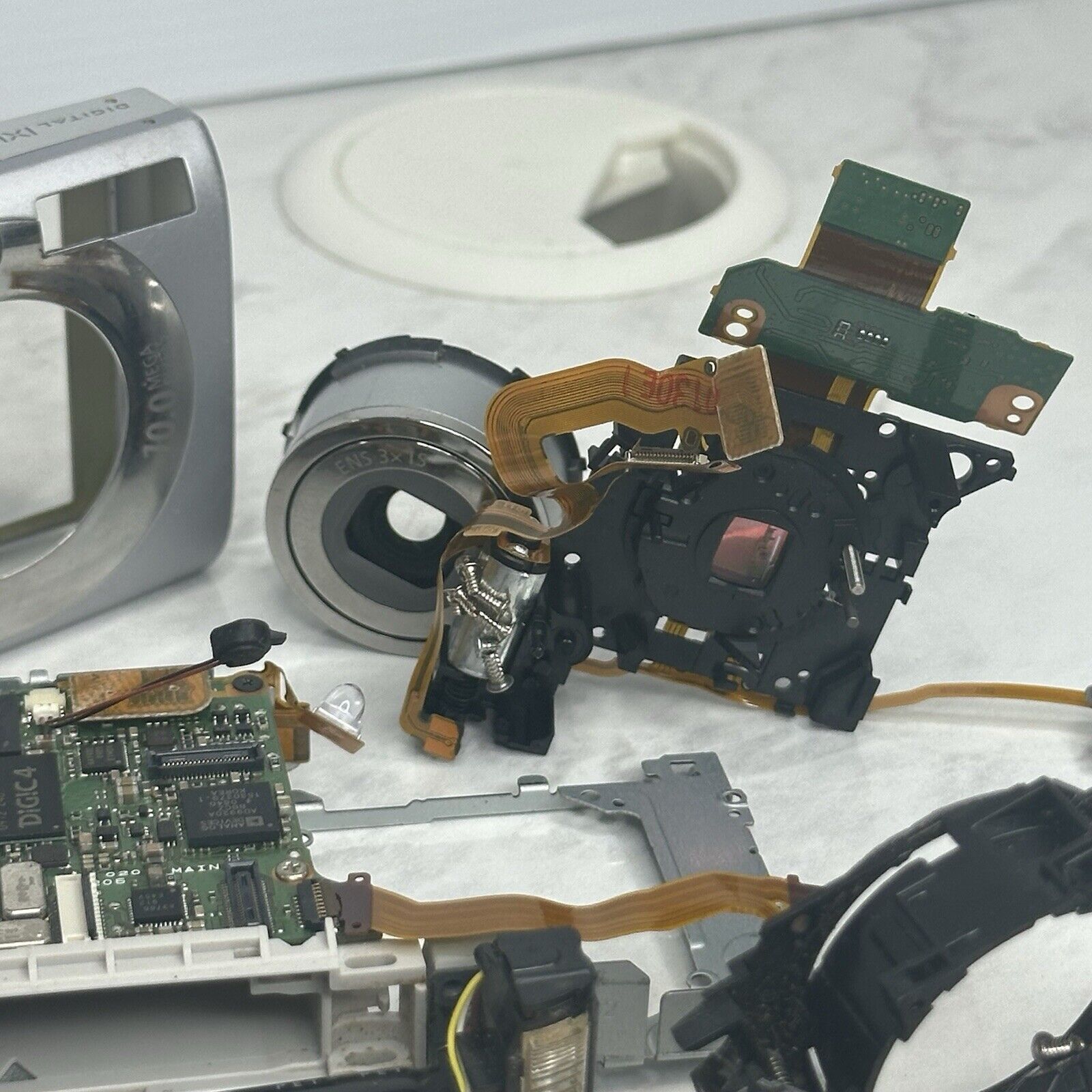 Canon IXUS 95 IS Digital Camera PARTS ONLY