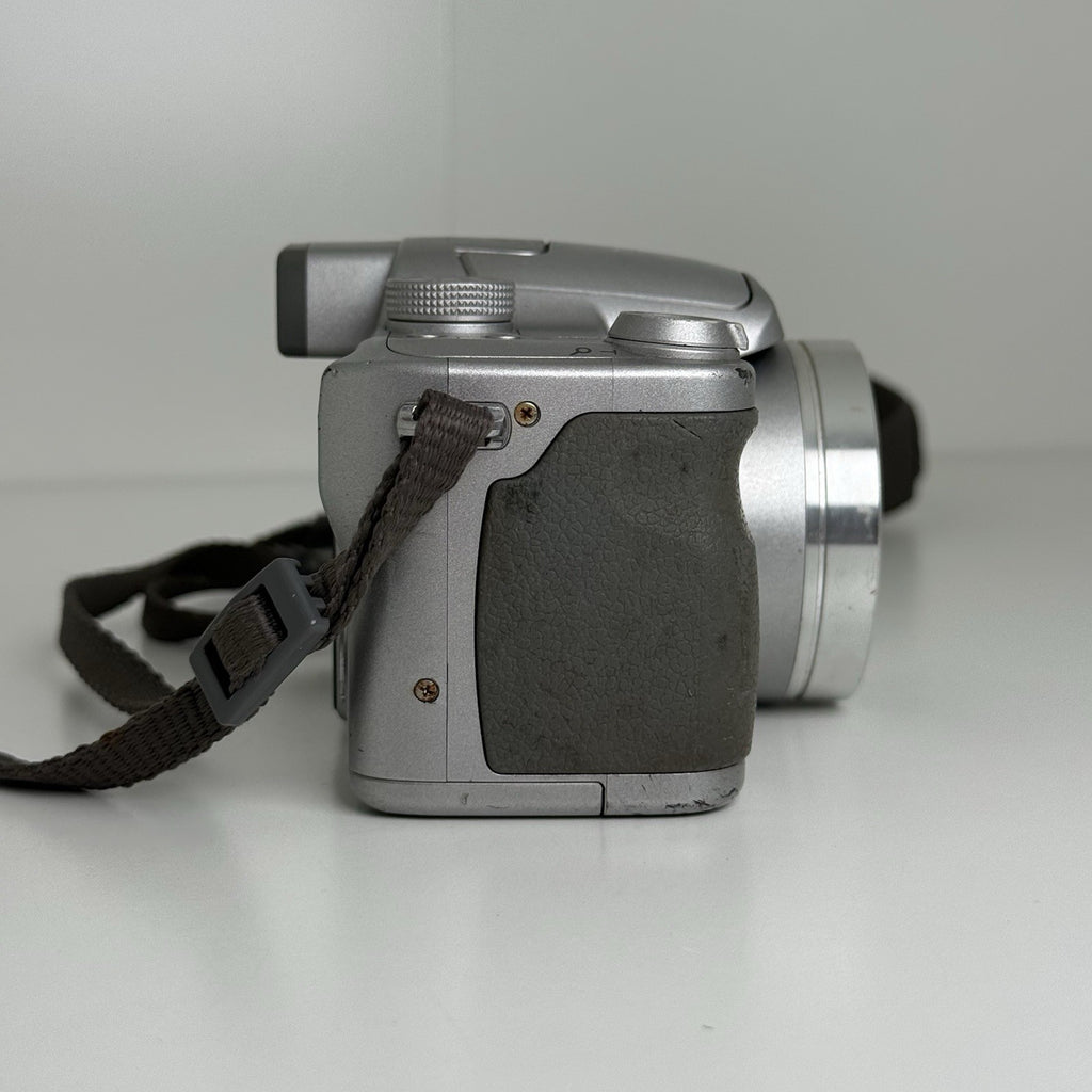 Panasonic Lumix DMC-FZ7 Silver Digital Camera + Battery&Charger