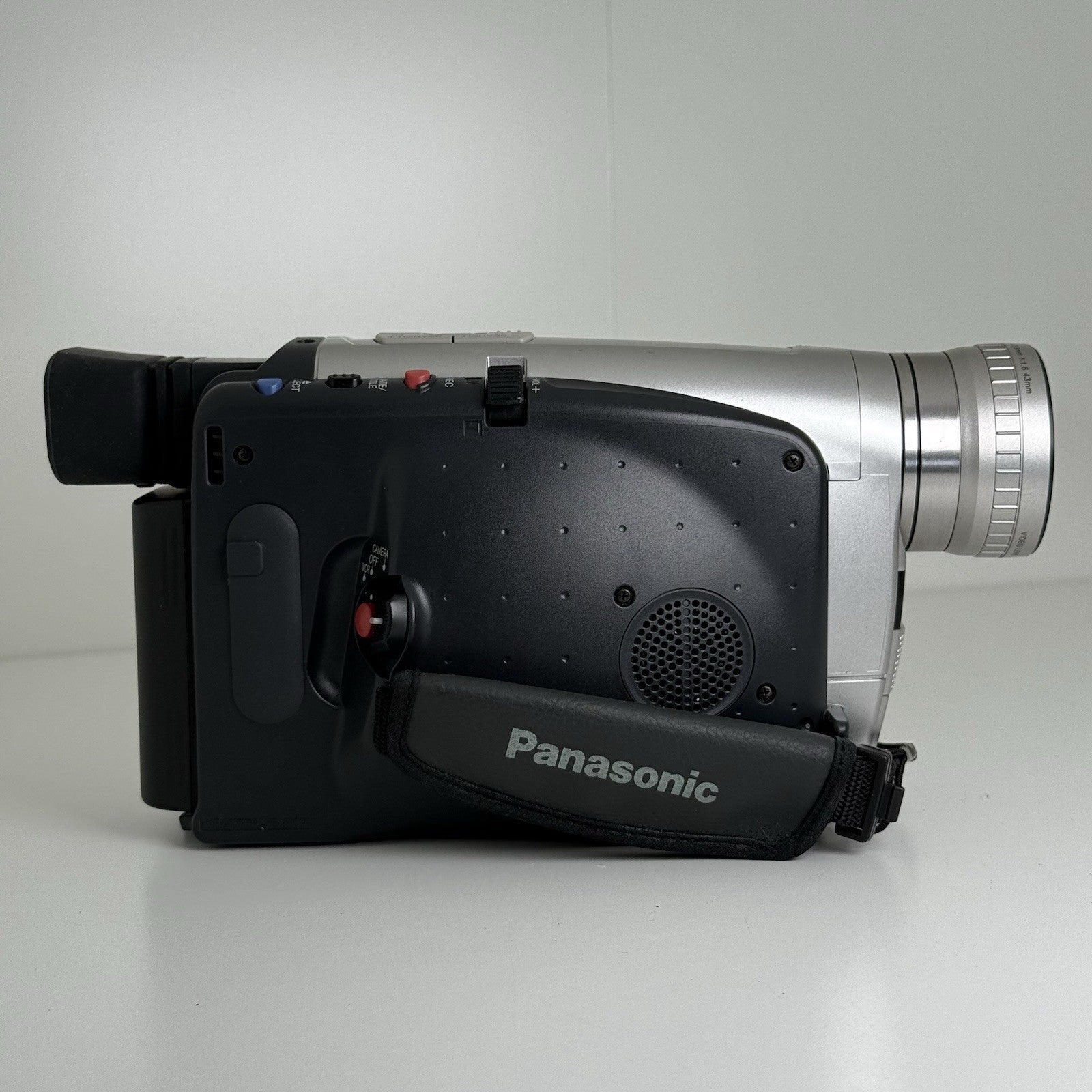 Panasonic NV-VZ10 VHS-C Camcorder Camera + Battery & Charger