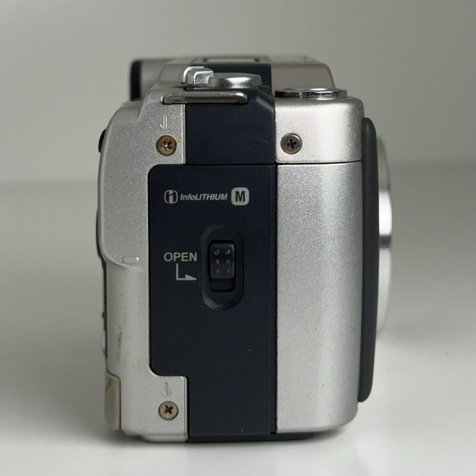 Sony CyberShot DSC-S70 Compact Digital Camera UNTESTED!