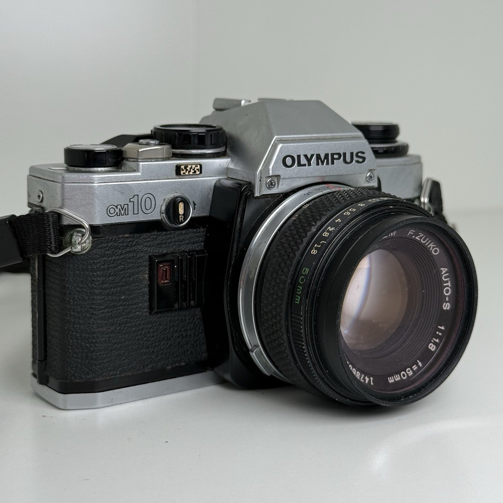 Olympus OM10 35mm Film SLR Camera w/ Olympus 50mm f1.8 Lens