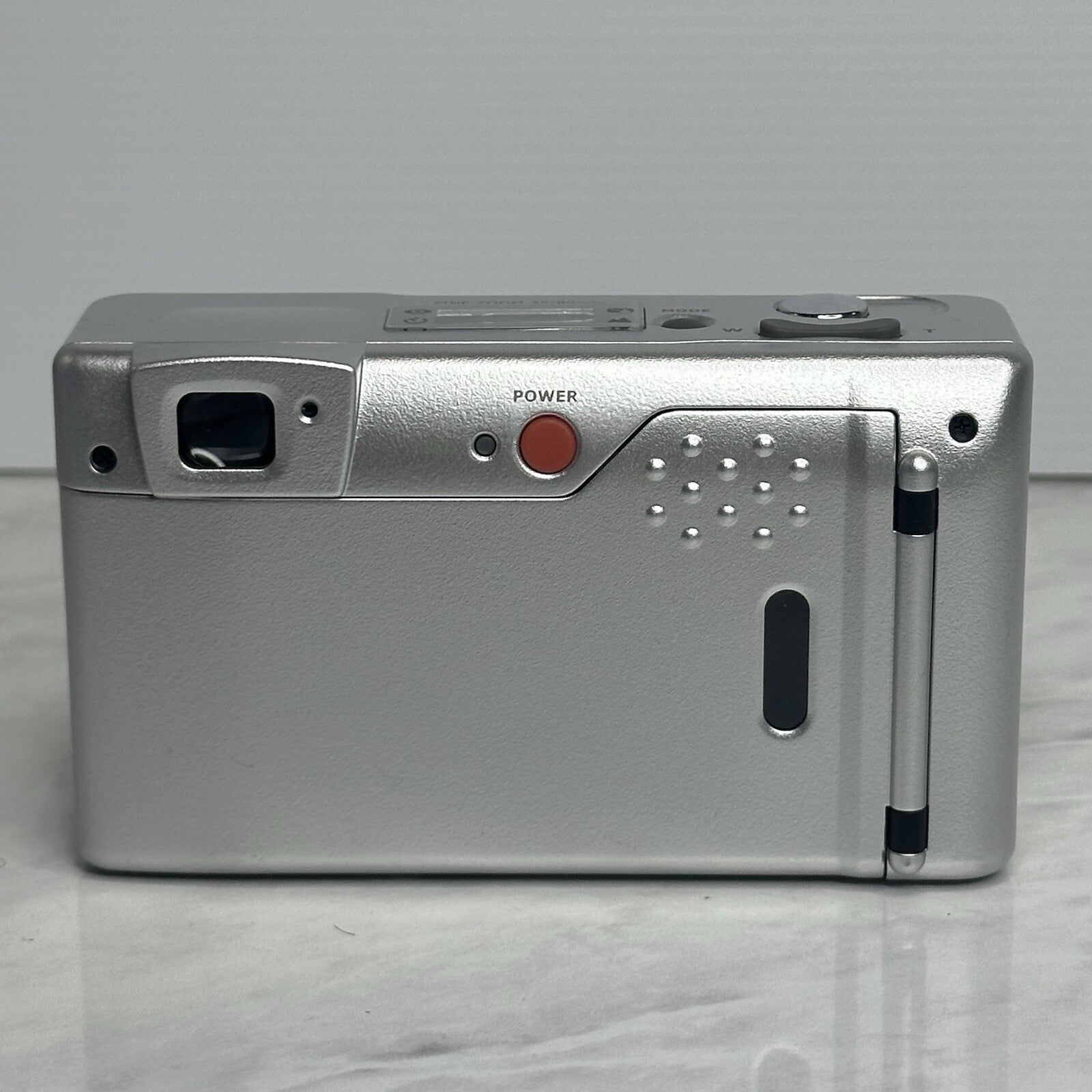 Chinon M-6200 35mm Film Silver Camera
