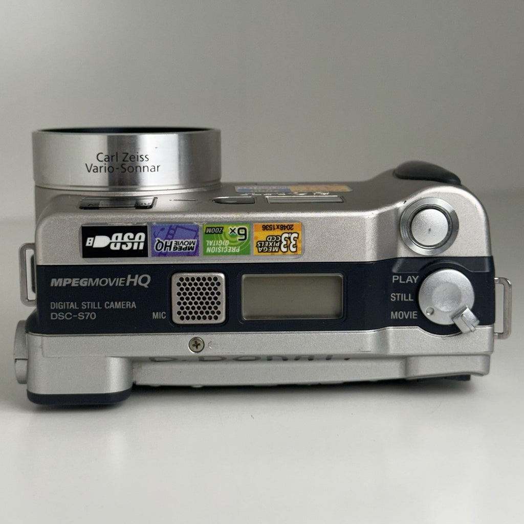 Sony CyberShot DSC-S70 Compact Digital Camera UNTESTED!