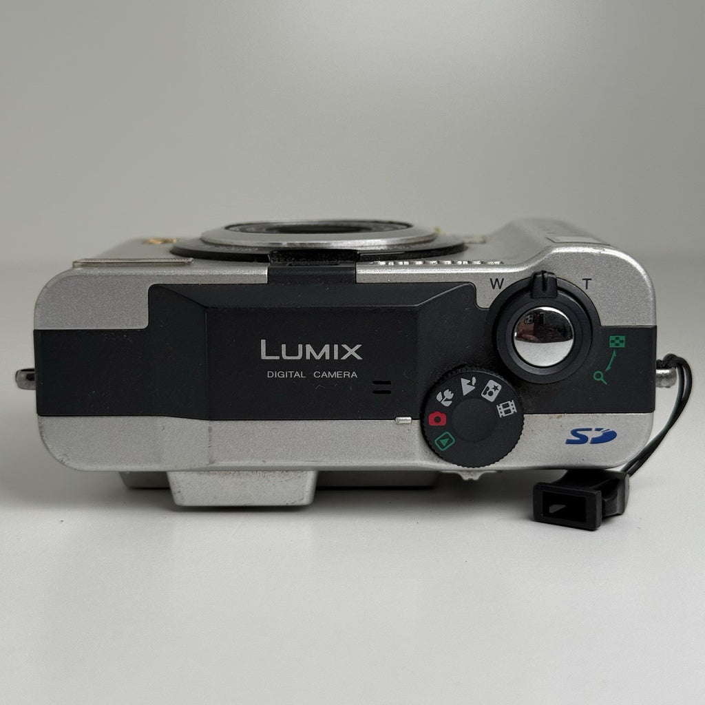 Panasonic Lumix DMC-LC20 2.0MP Compact Digital Camera Silver FOR PARTS!