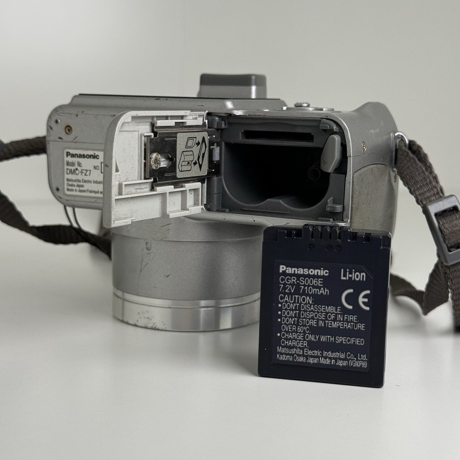Panasonic Lumix DMC-FZ7 Silver Digital Camera + Battery&Charger